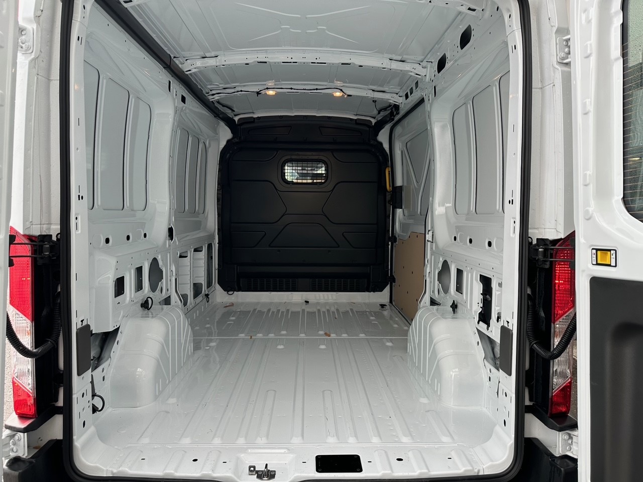 FORD Transit Van 330 L2H2 2.0 EcoBlue 130 Trend MHEV-image-6