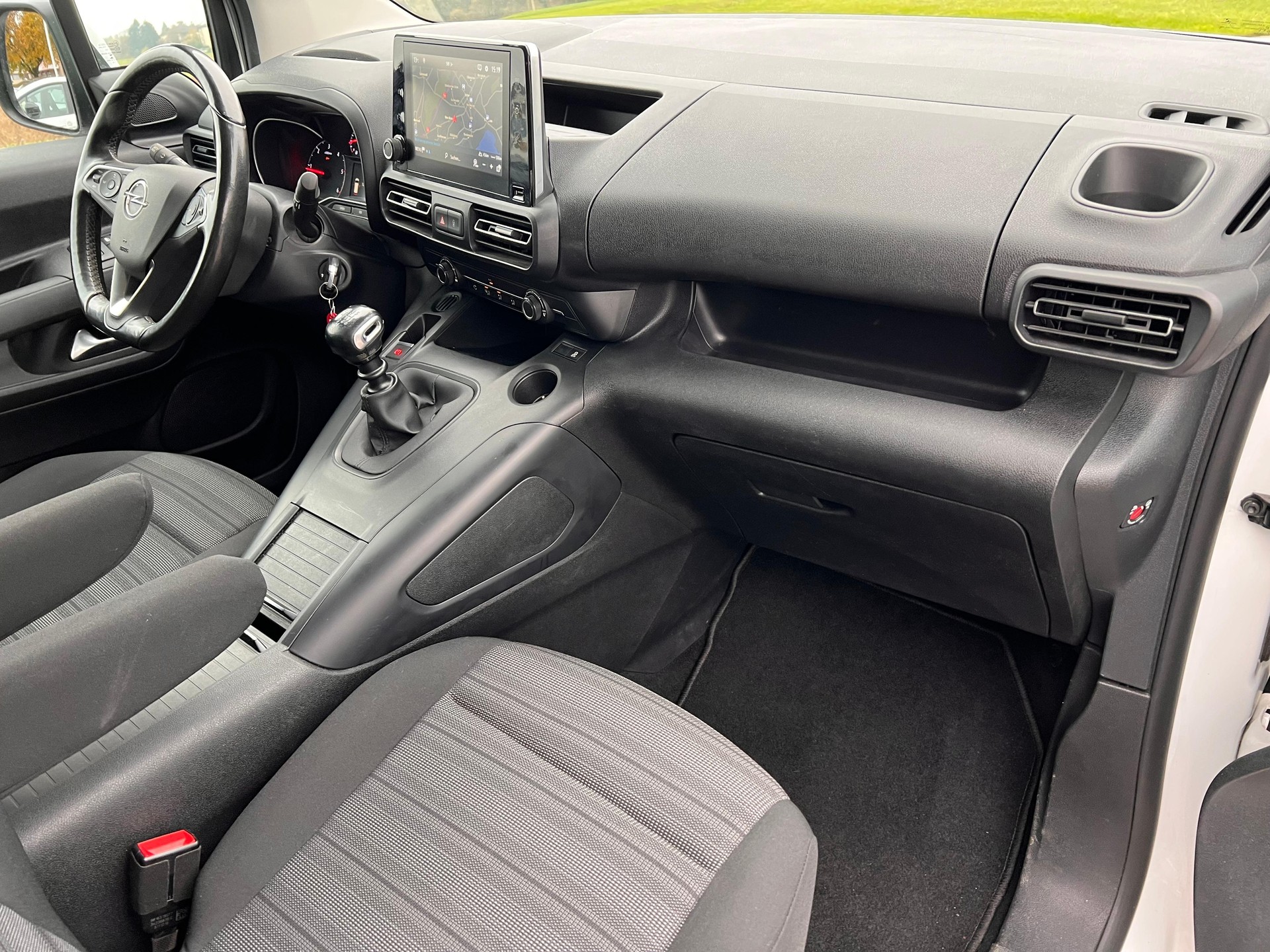 OPEL Combo Life 1.5 D Essentia S/S-image-10