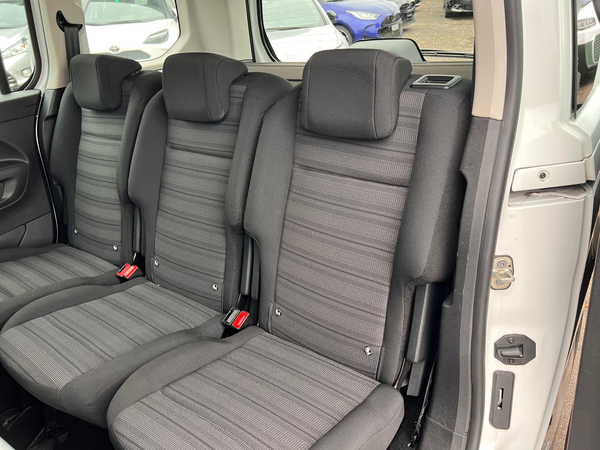 OPEL Combo Life 1.5 D Essentia S/S-image-8