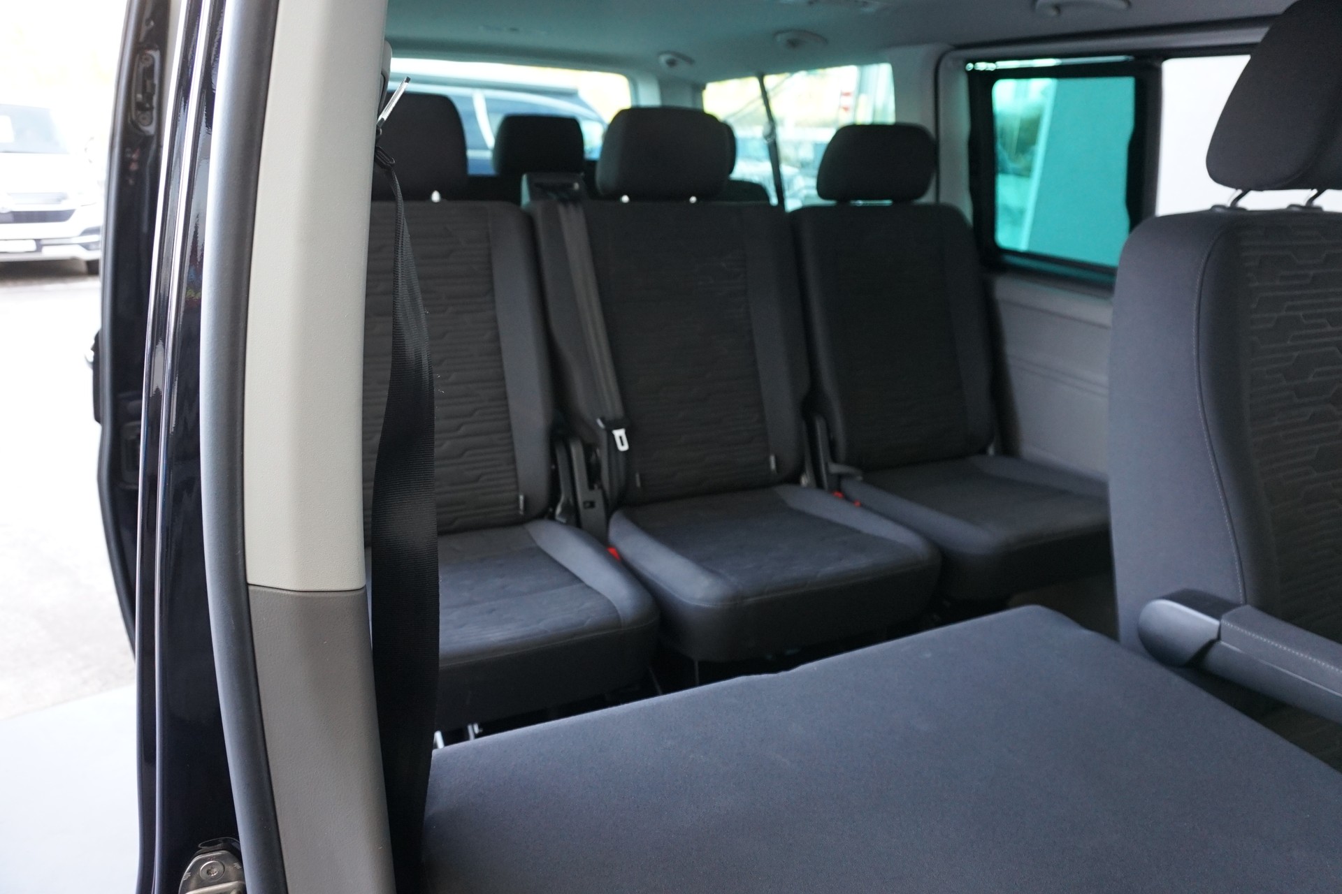 VW T6.1 2.0 TDI 4Motion Caravelle Automat DSG-image-21