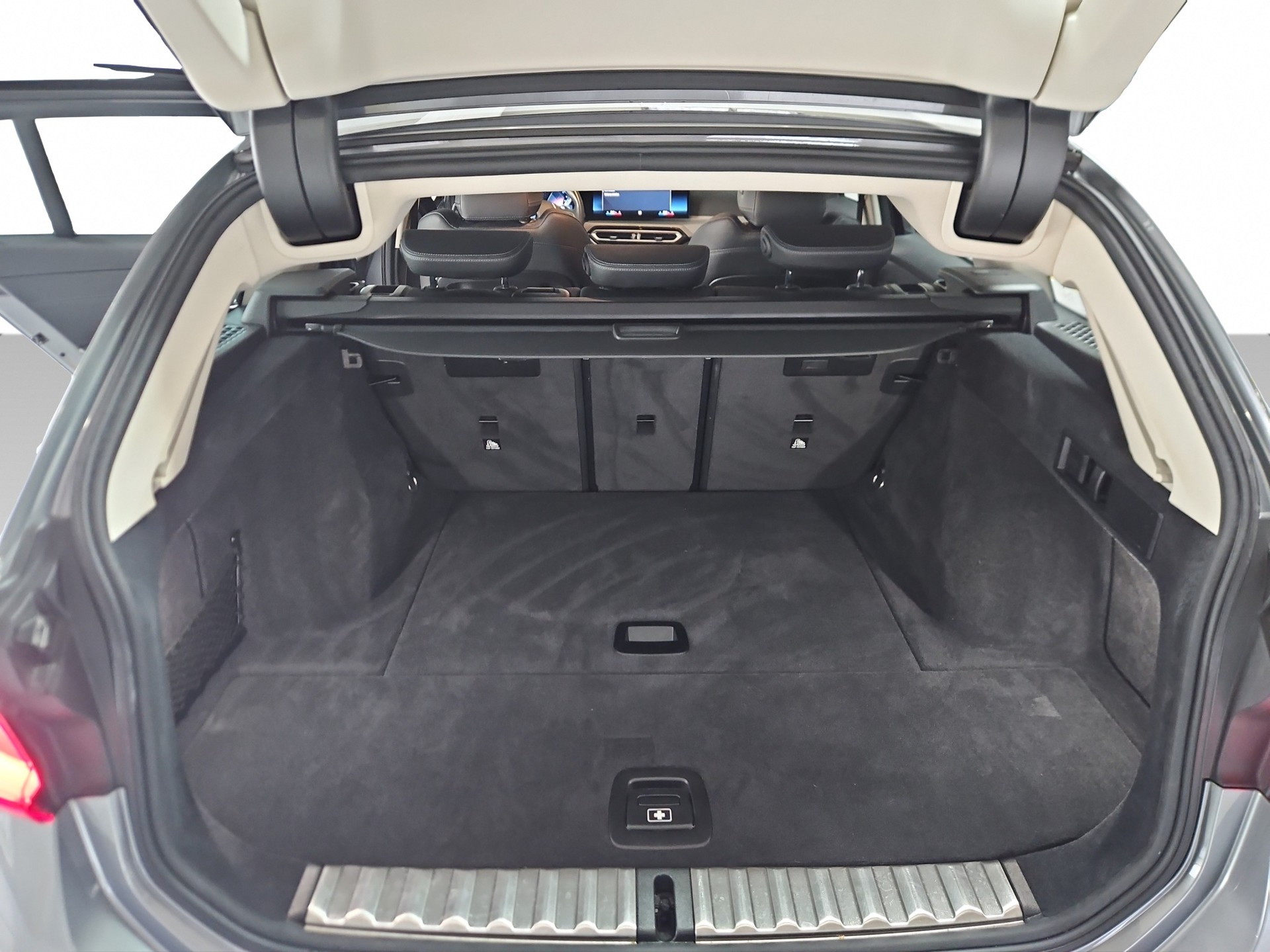 BMW 320d xDrive 48V Touring Steptronic-image-14
