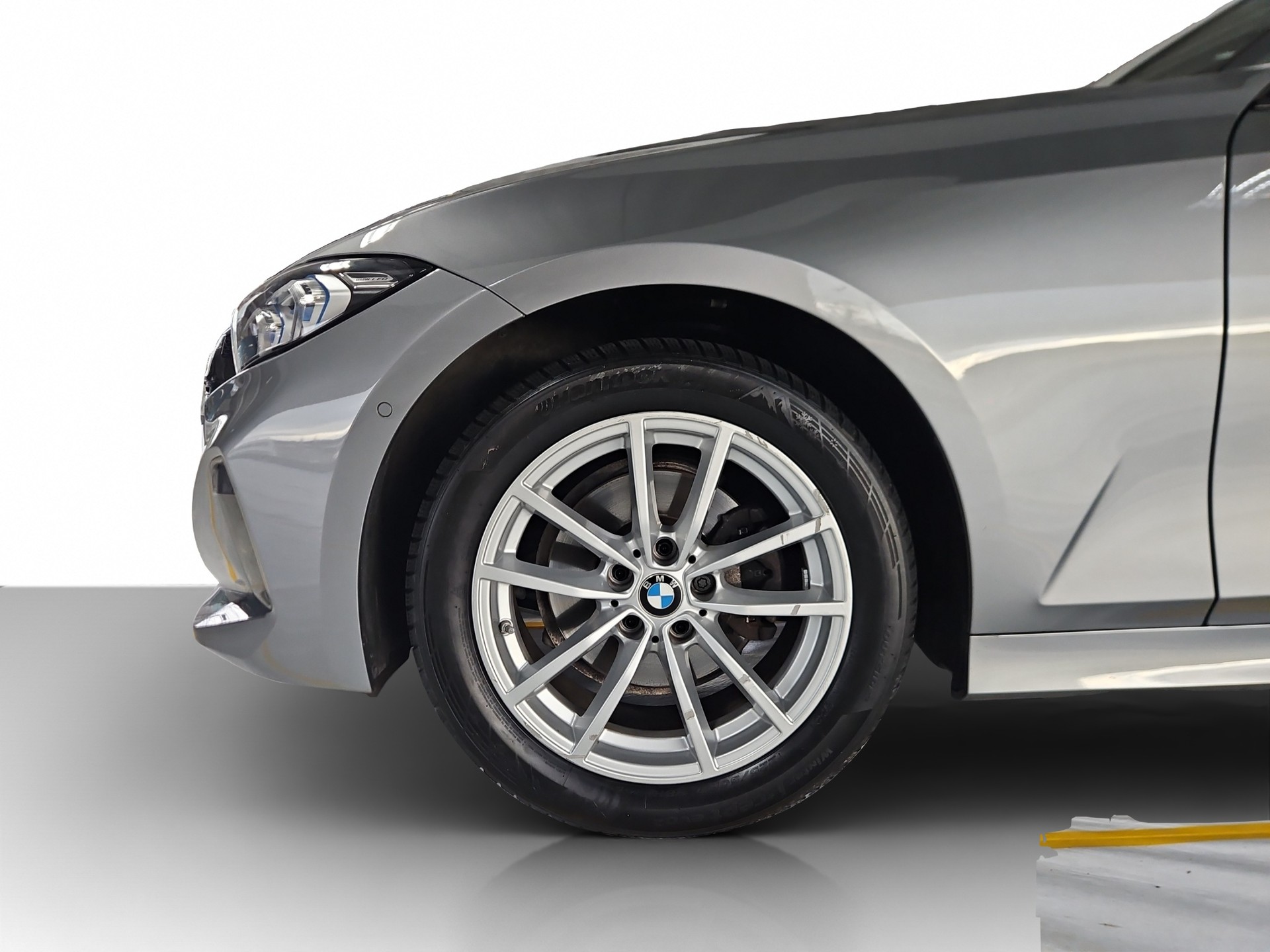 BMW 320d xDrive 48V Touring Steptronic-image-8