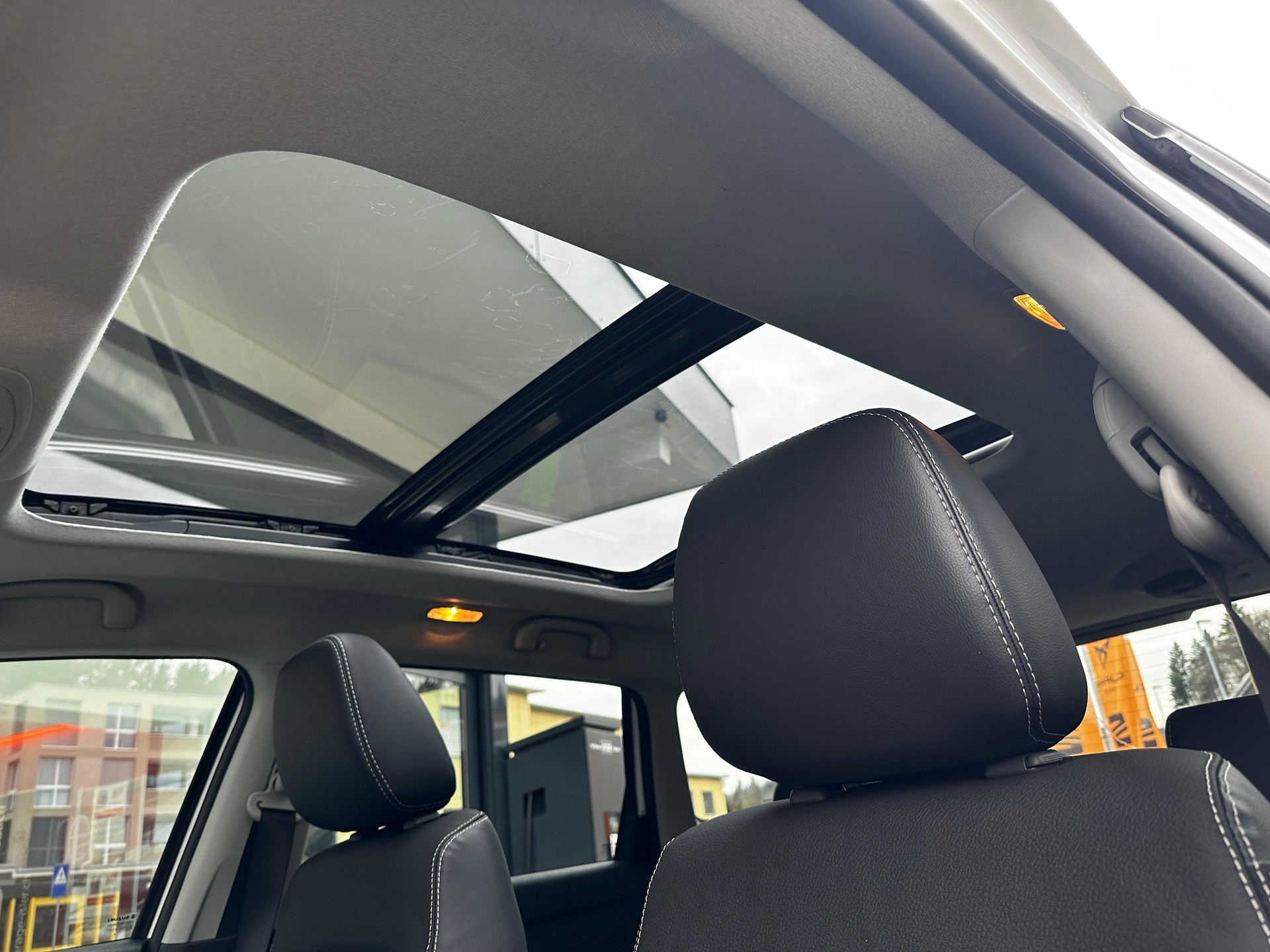 SUZUKI Vitara 1.5 Compact Top Hybrid 4x4-image-9