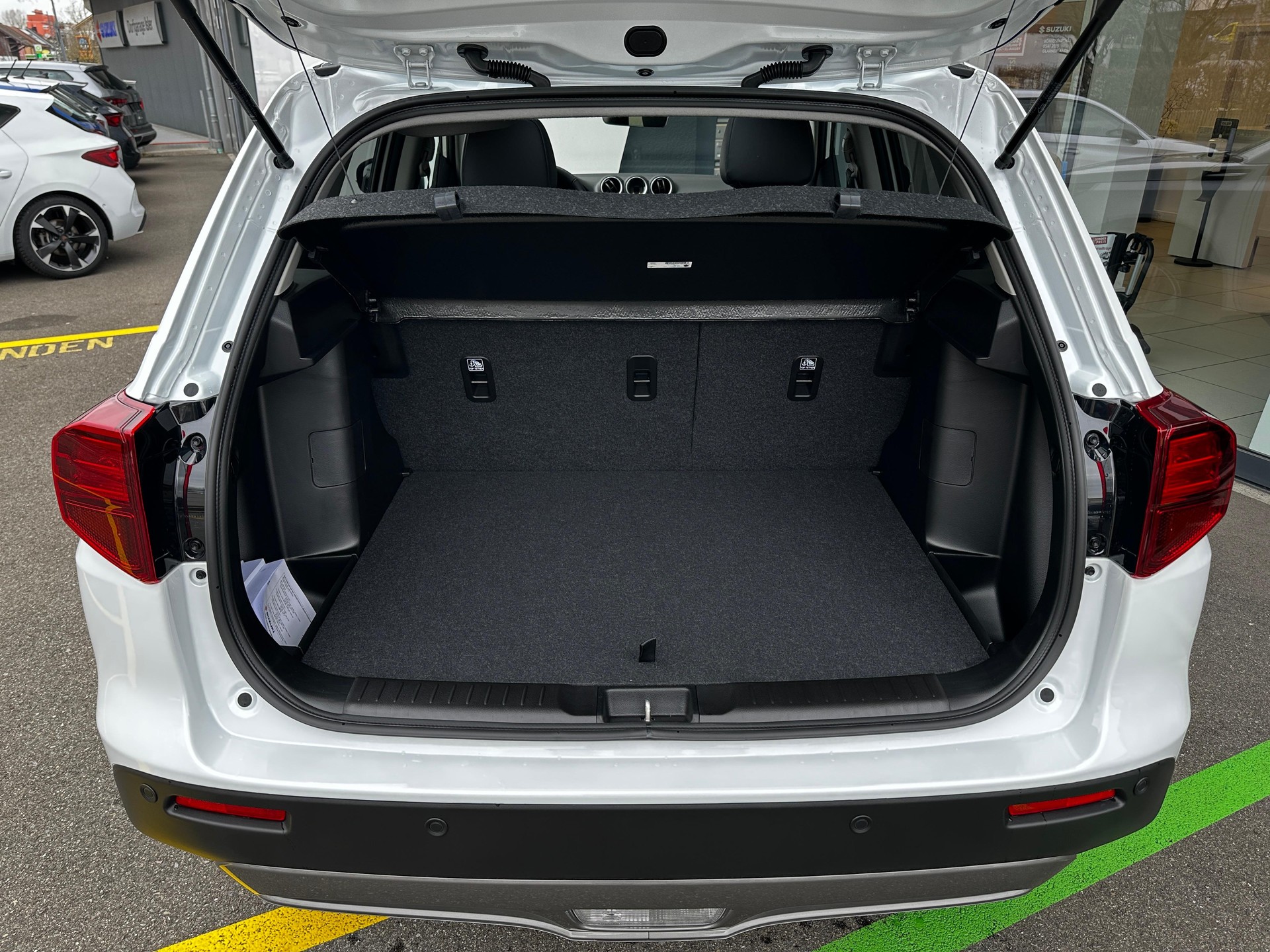 SUZUKI Vitara 1.5 Compact Top Hybrid 4x4-image-6