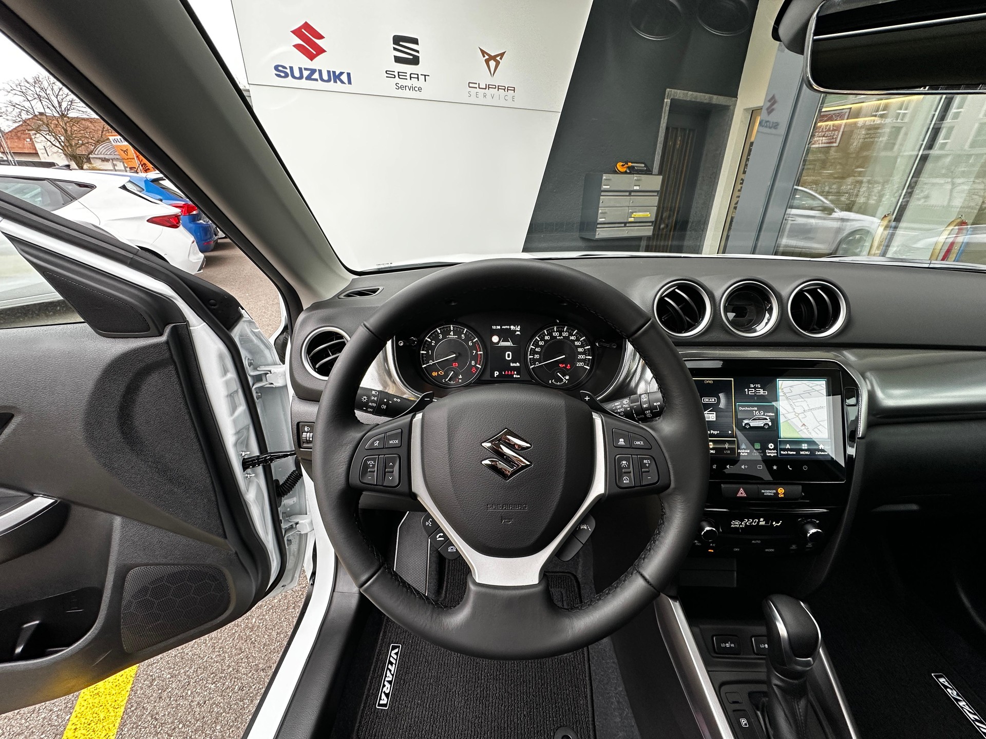 SUZUKI Vitara 1.5 Compact Top Hybrid 4x4-image-11