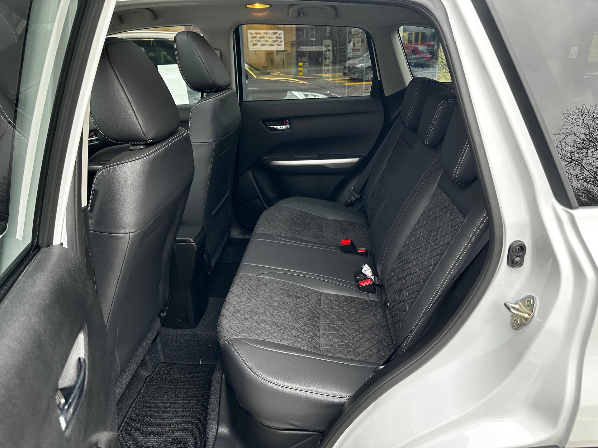 SUZUKI Vitara 1.5 Compact Top Hybrid 4x4-image-7