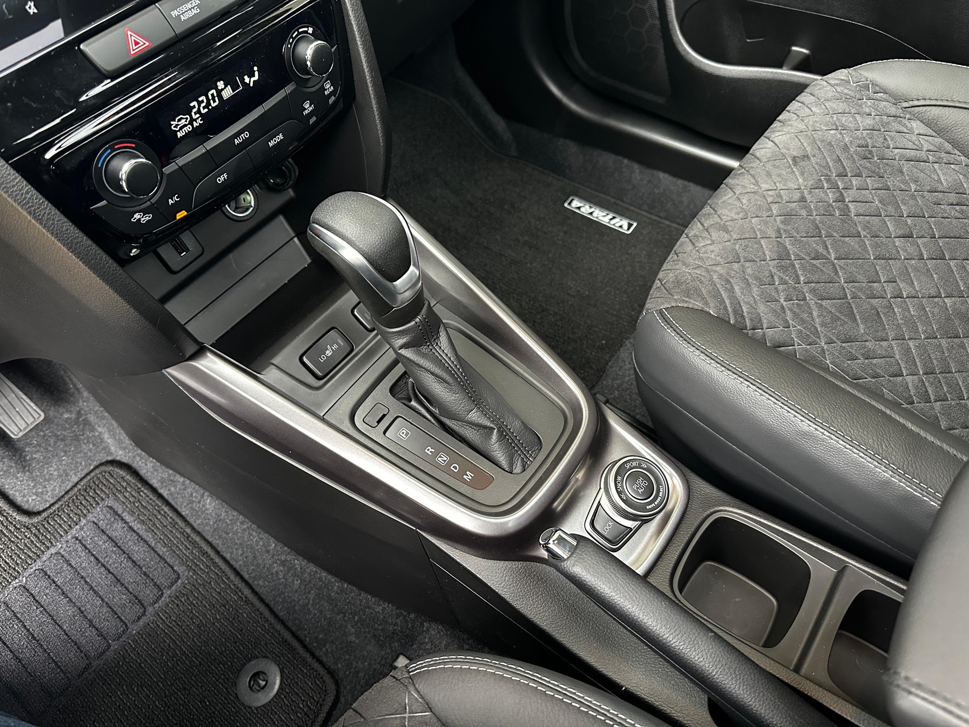 SUZUKI Vitara 1.5 Compact Top Hybrid 4x4-image-15
