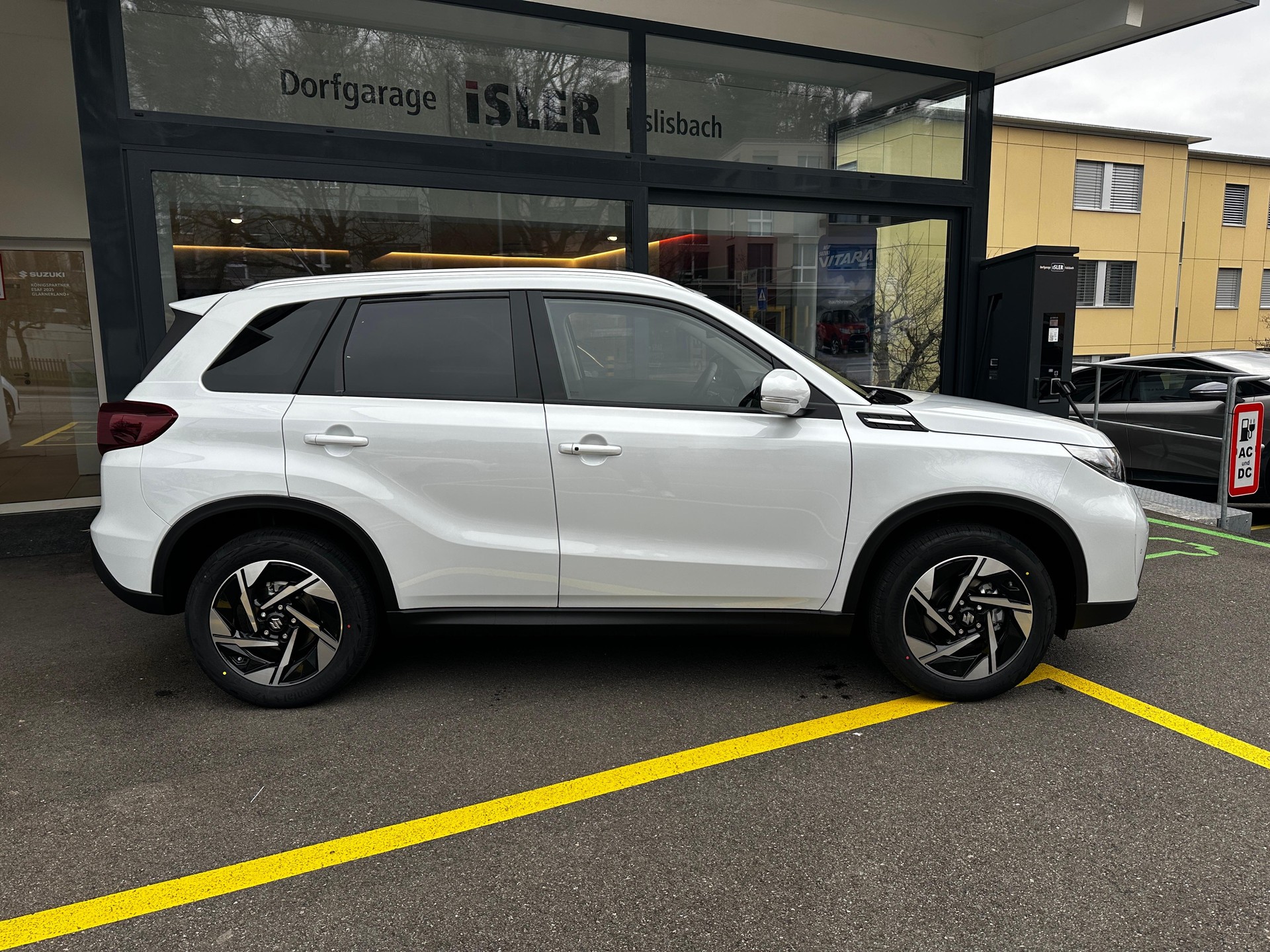 SUZUKI Vitara 1.5 Compact Top Hybrid 4x4-image-1