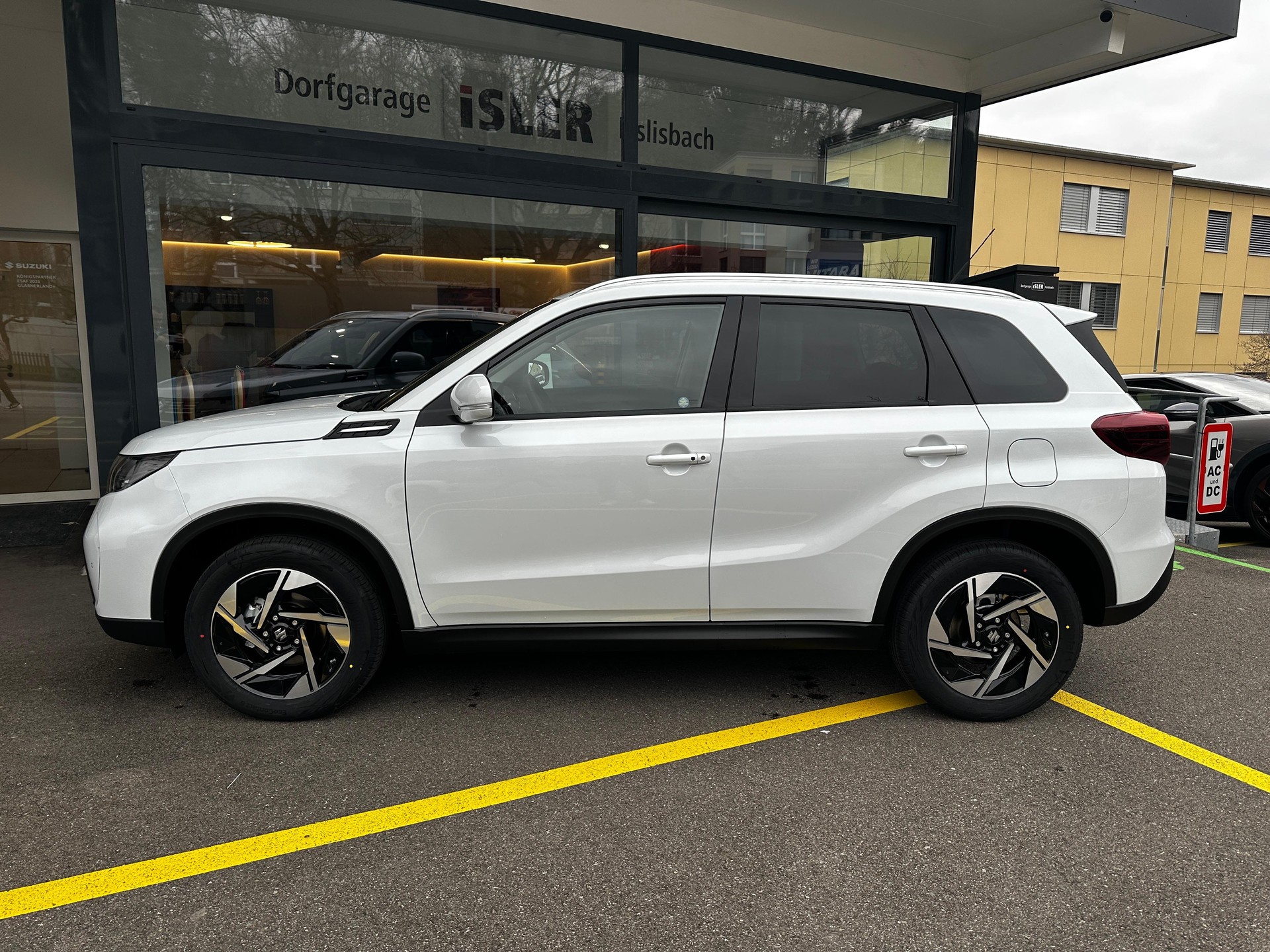 SUZUKI Vitara 1.5 Compact Top Hybrid 4x4-image-4