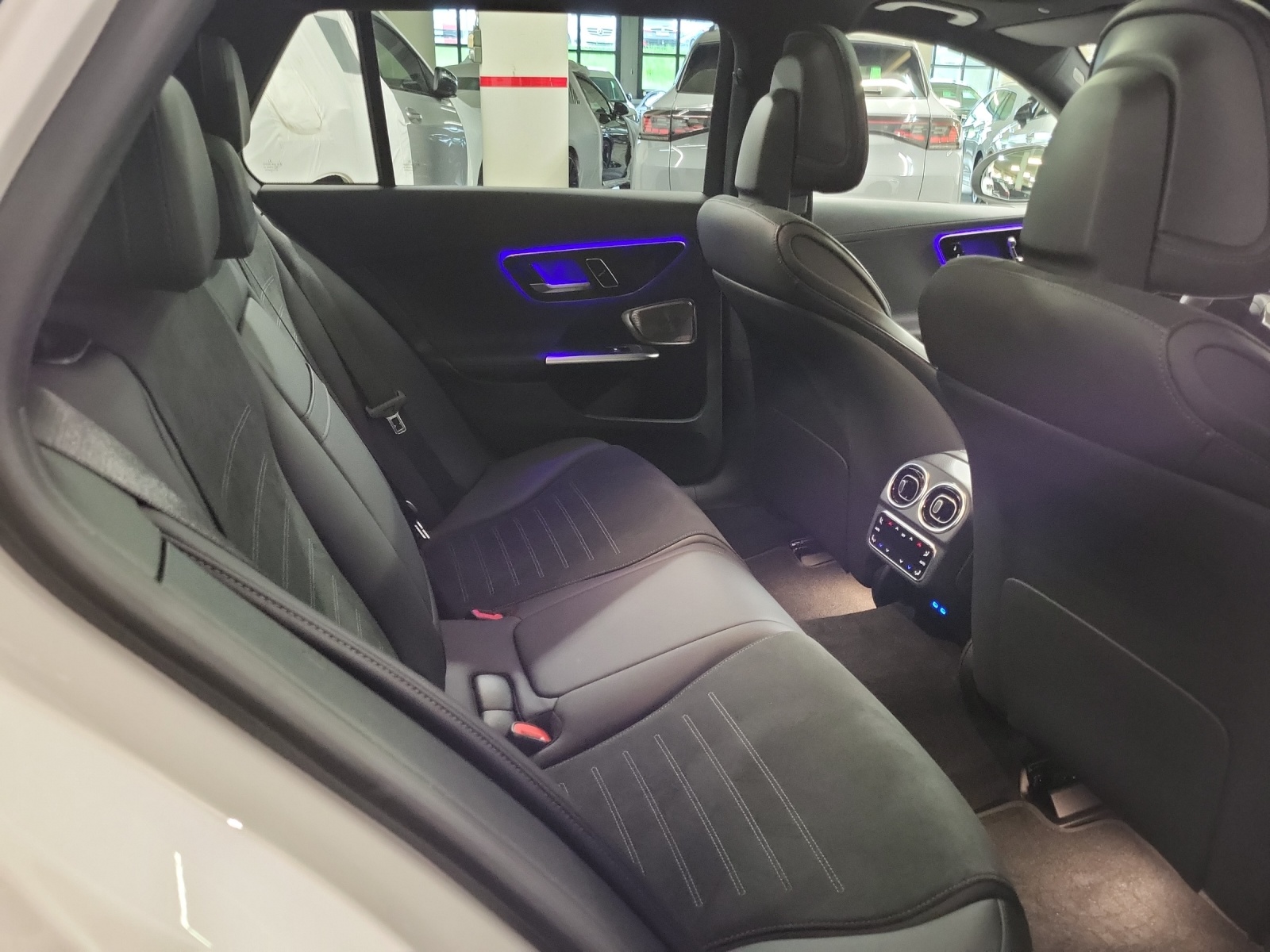 MERCEDES-BENZ C 300 de AMG Line 4Matic T-image-9