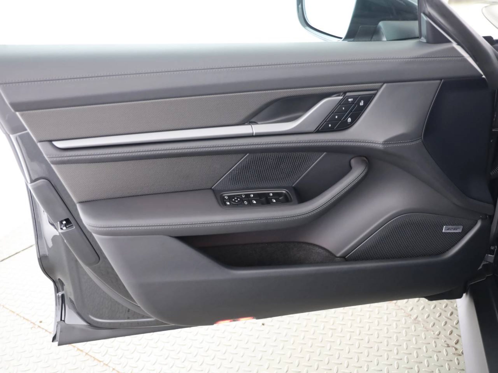 PORSCHE Taycan 4S-image-16