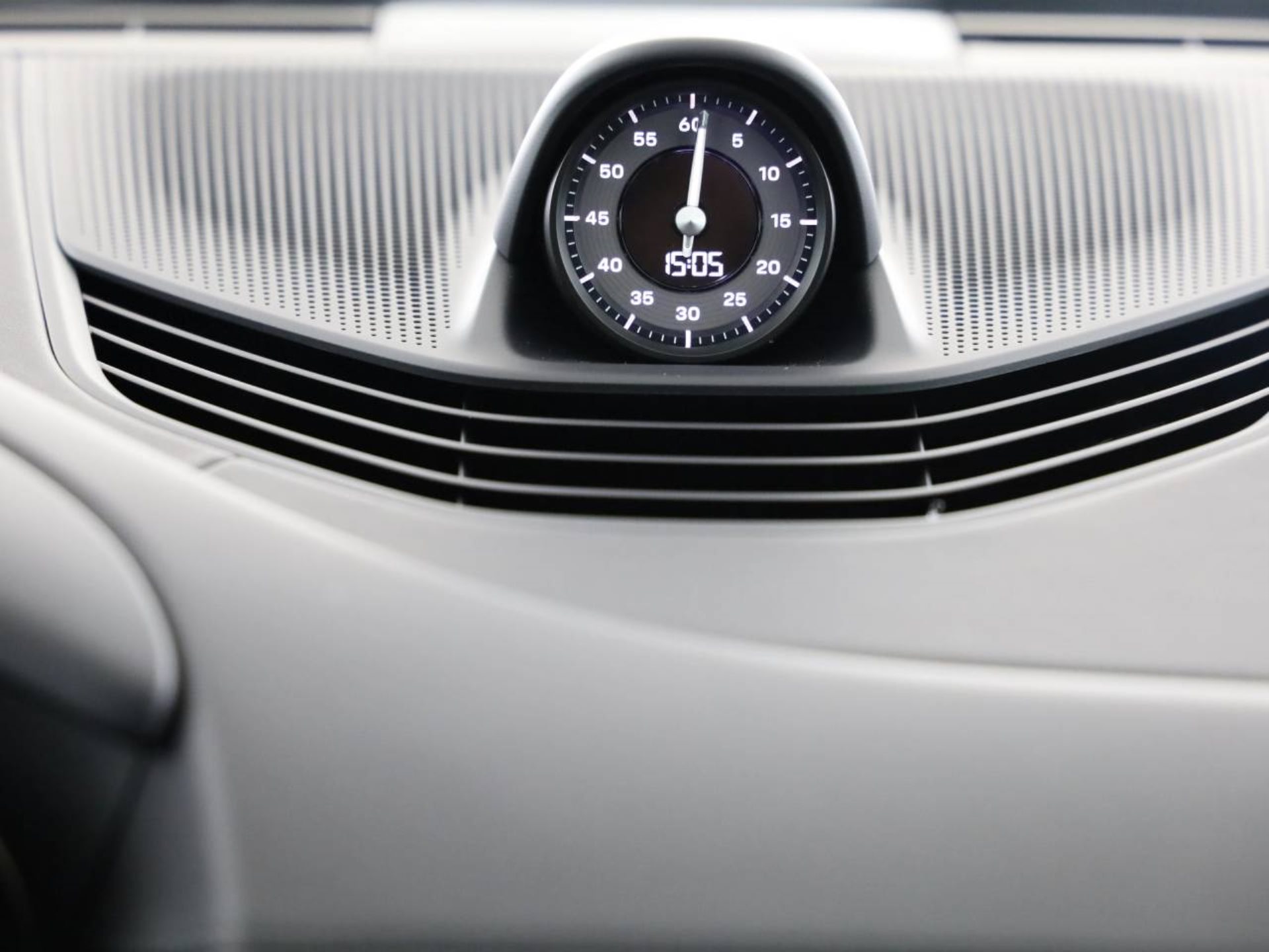 PORSCHE Taycan 4S-image-17