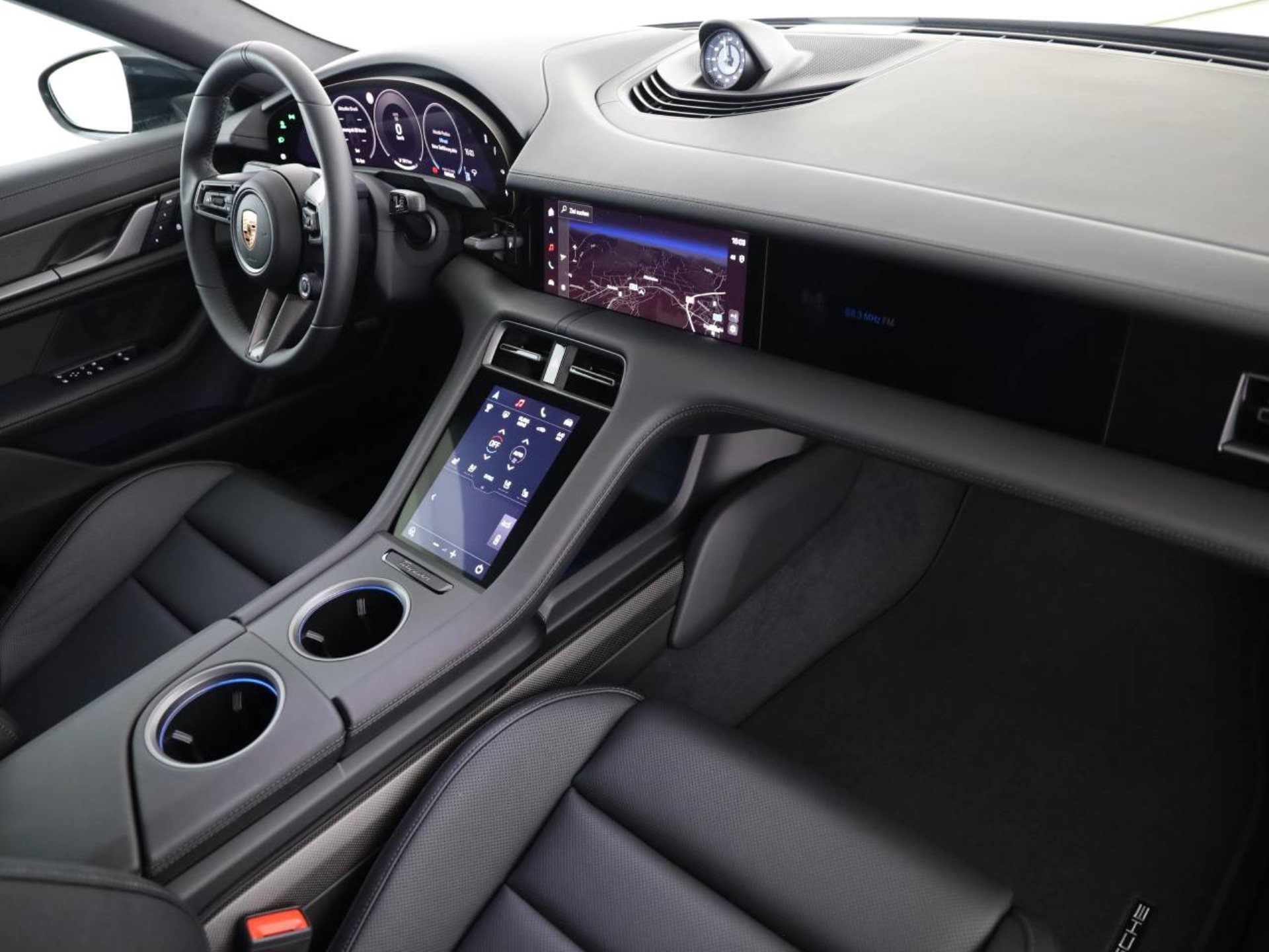 PORSCHE Taycan 4S-image-11