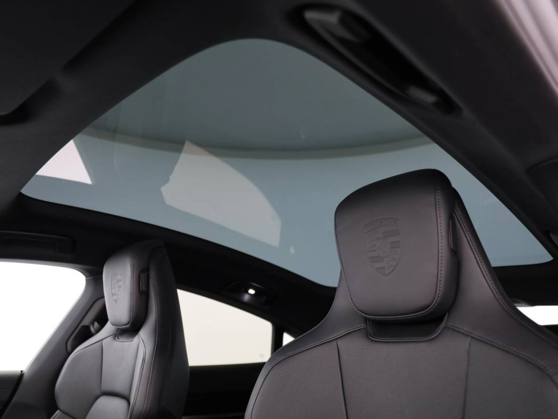 PORSCHE Taycan 4S-image-4
