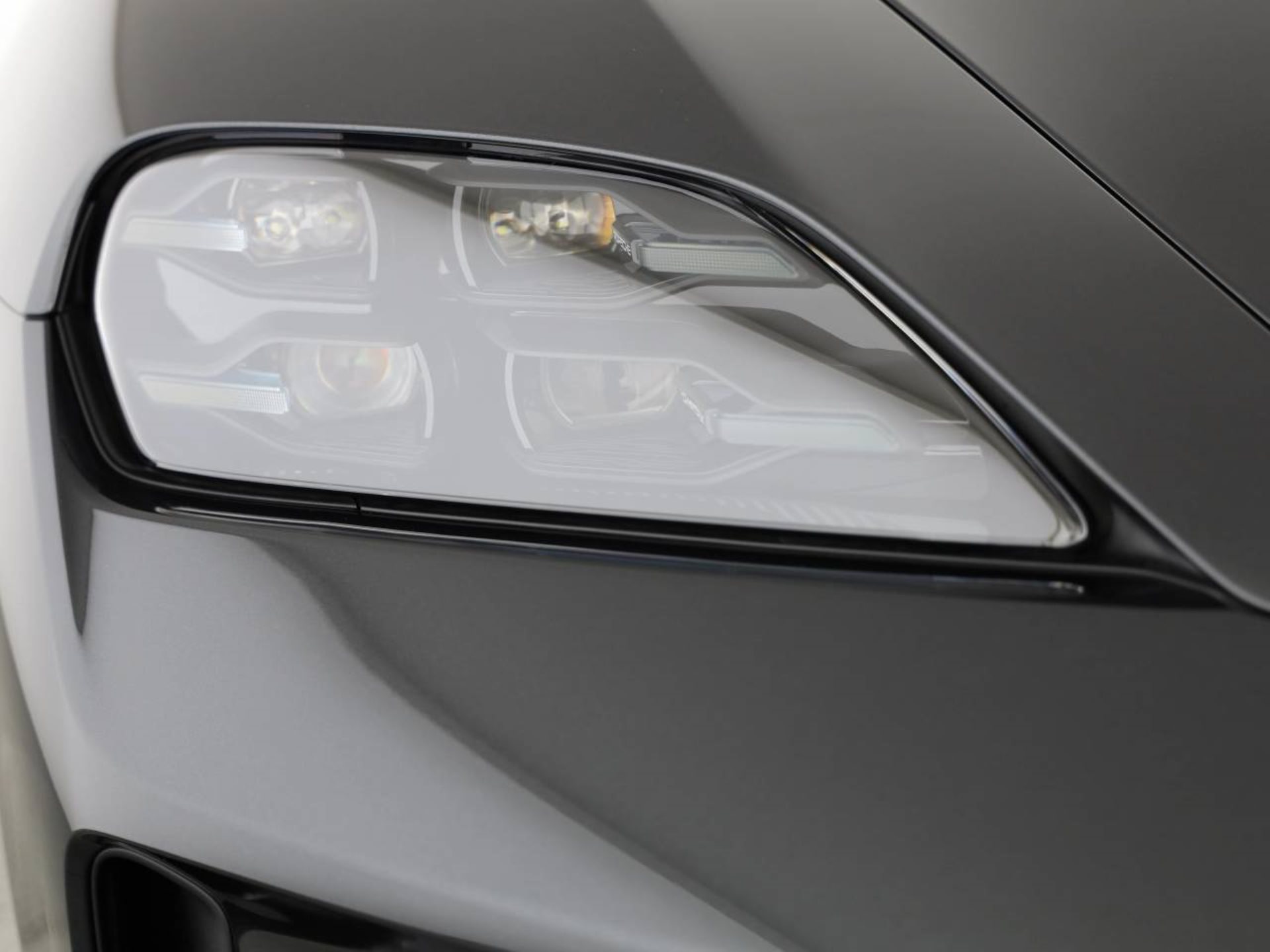 PORSCHE Taycan 4S-image-8