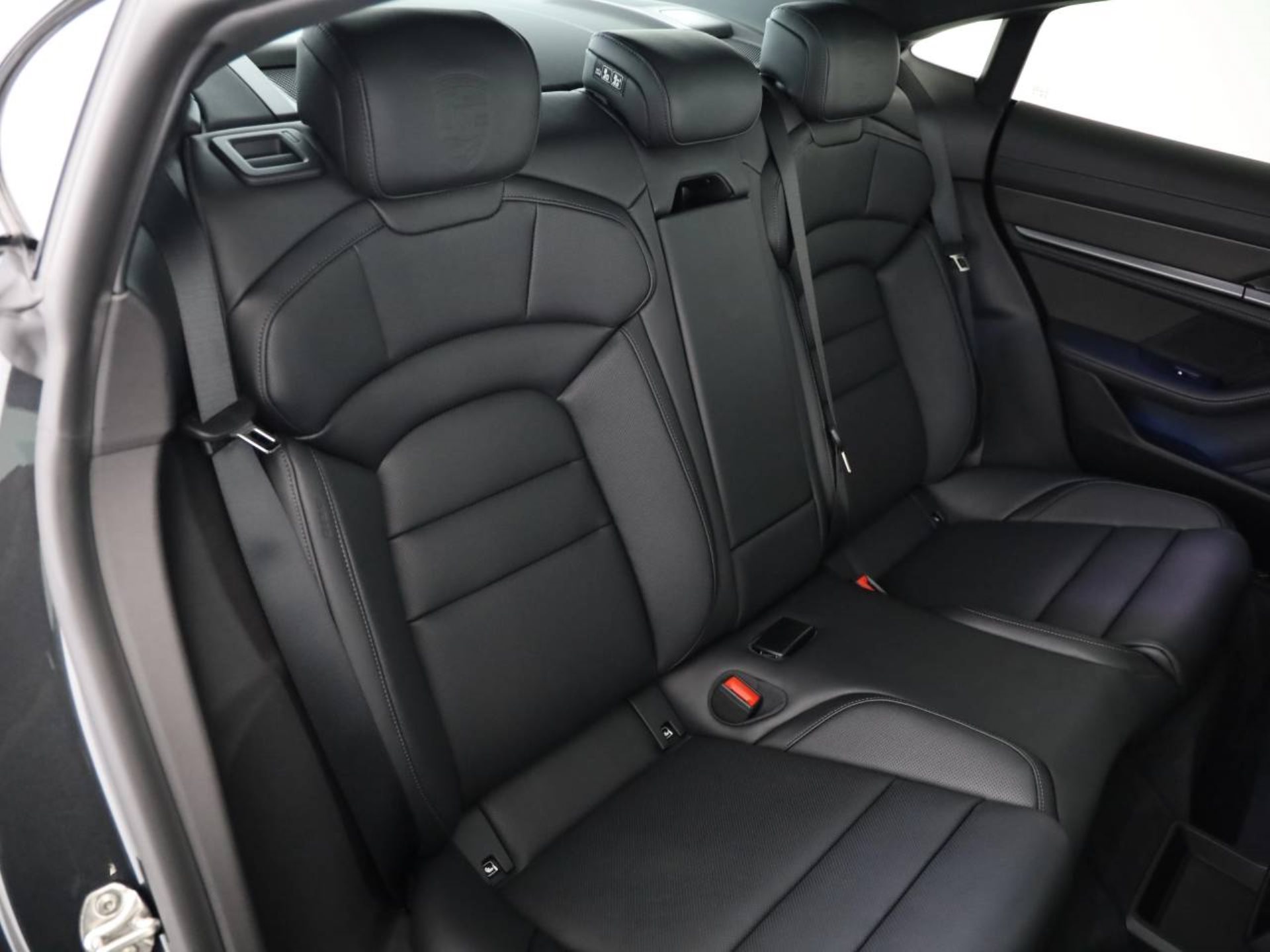 PORSCHE Taycan 4S-image-15