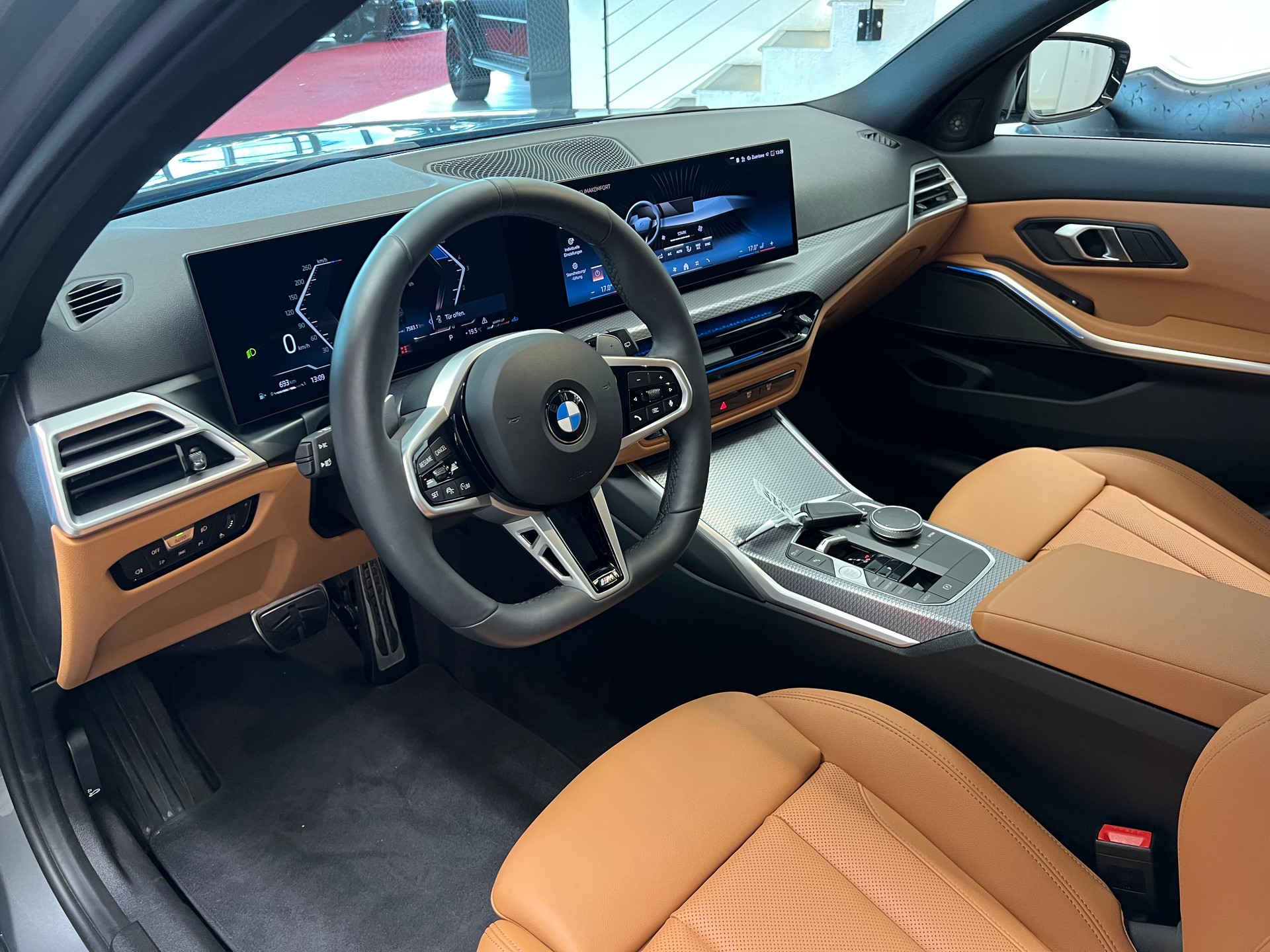 BMW 320d xDrive 48V Touring Steptronic M Sport-image-10