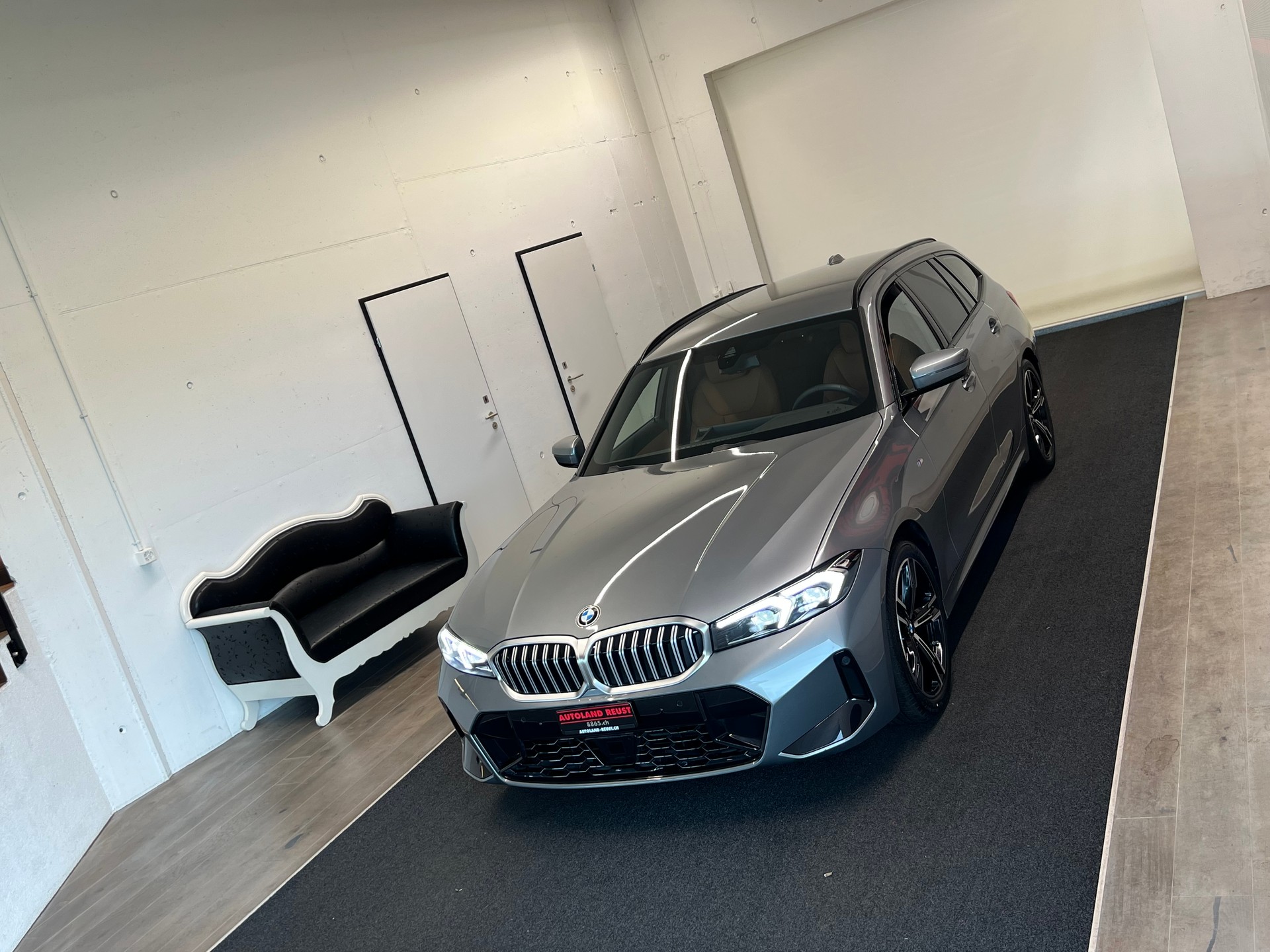 BMW 320d xDrive 48V Touring Steptronic M Sport-image-3
