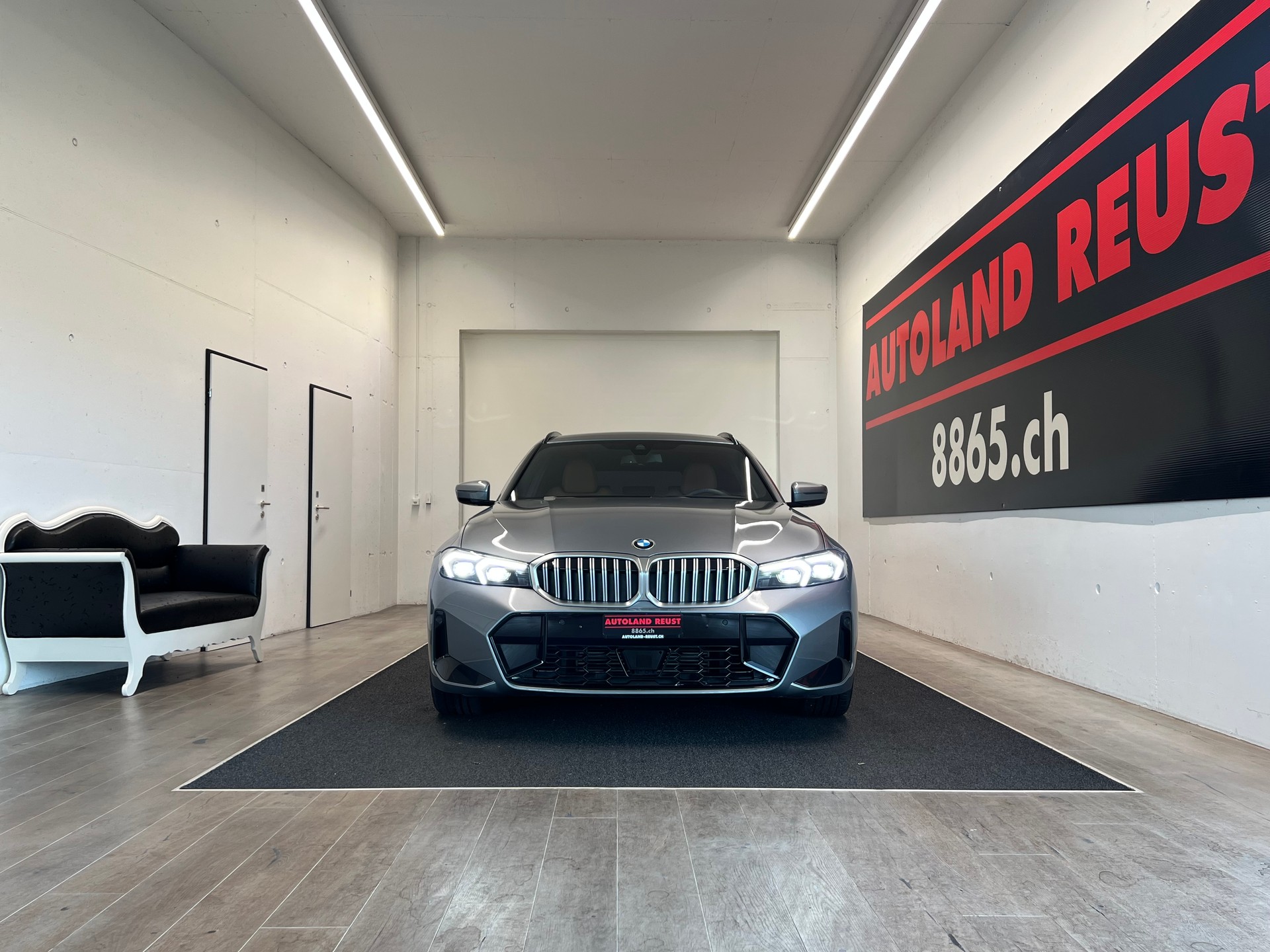 BMW 320d xDrive 48V Touring Steptronic M Sport-image-1