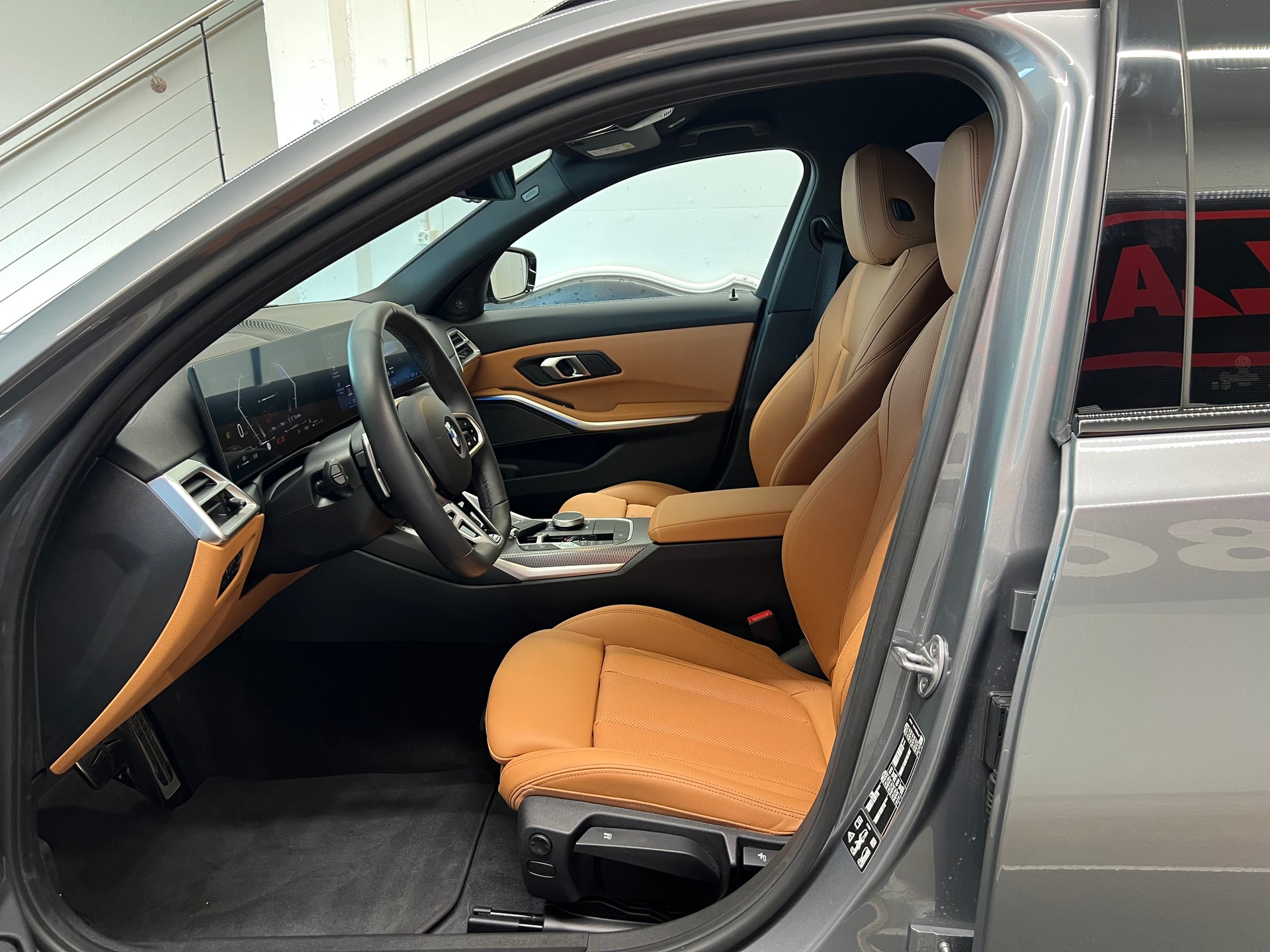 BMW 320d xDrive 48V Touring Steptronic M Sport-image-13