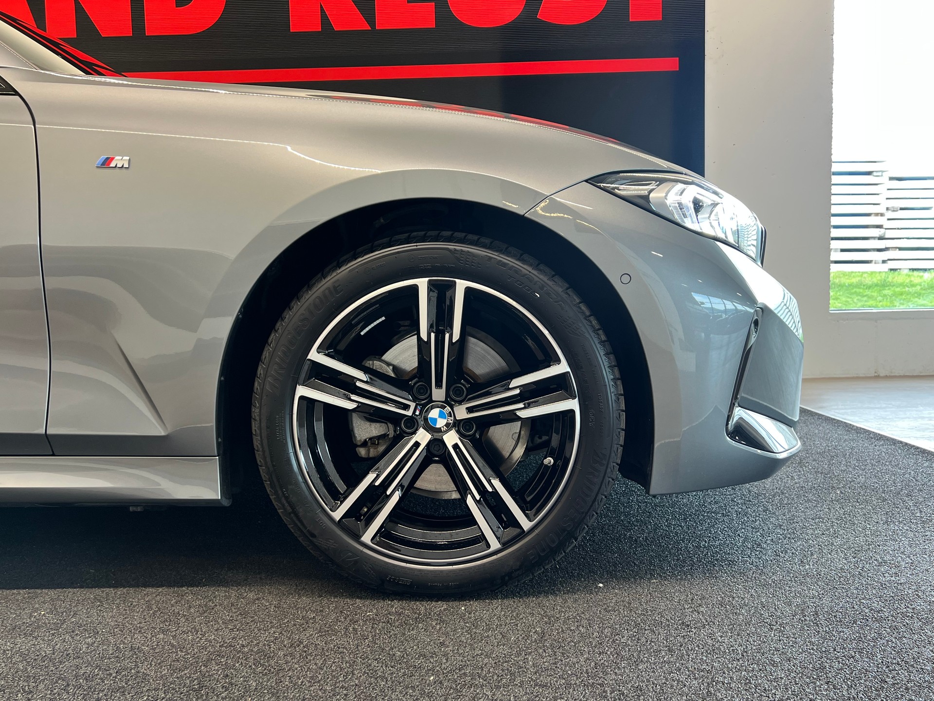 BMW 320d xDrive 48V Touring Steptronic M Sport-image-5