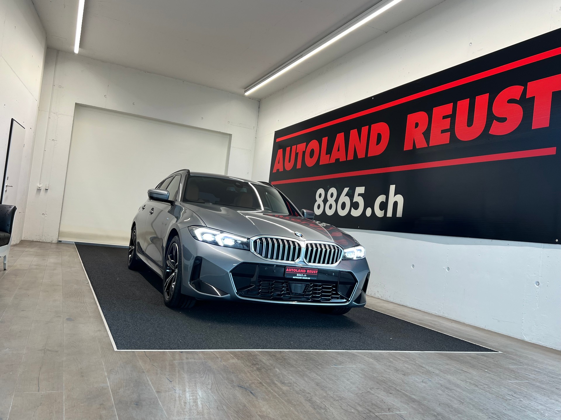 BMW 320d xDrive 48V Touring Steptronic M Sport-image-0
