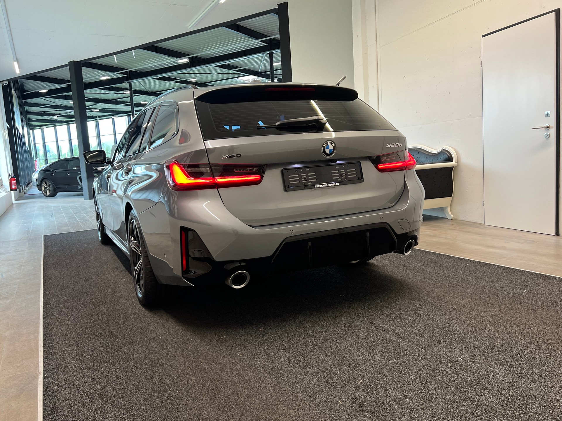 BMW 320d xDrive 48V Touring Steptronic M Sport-image-7
