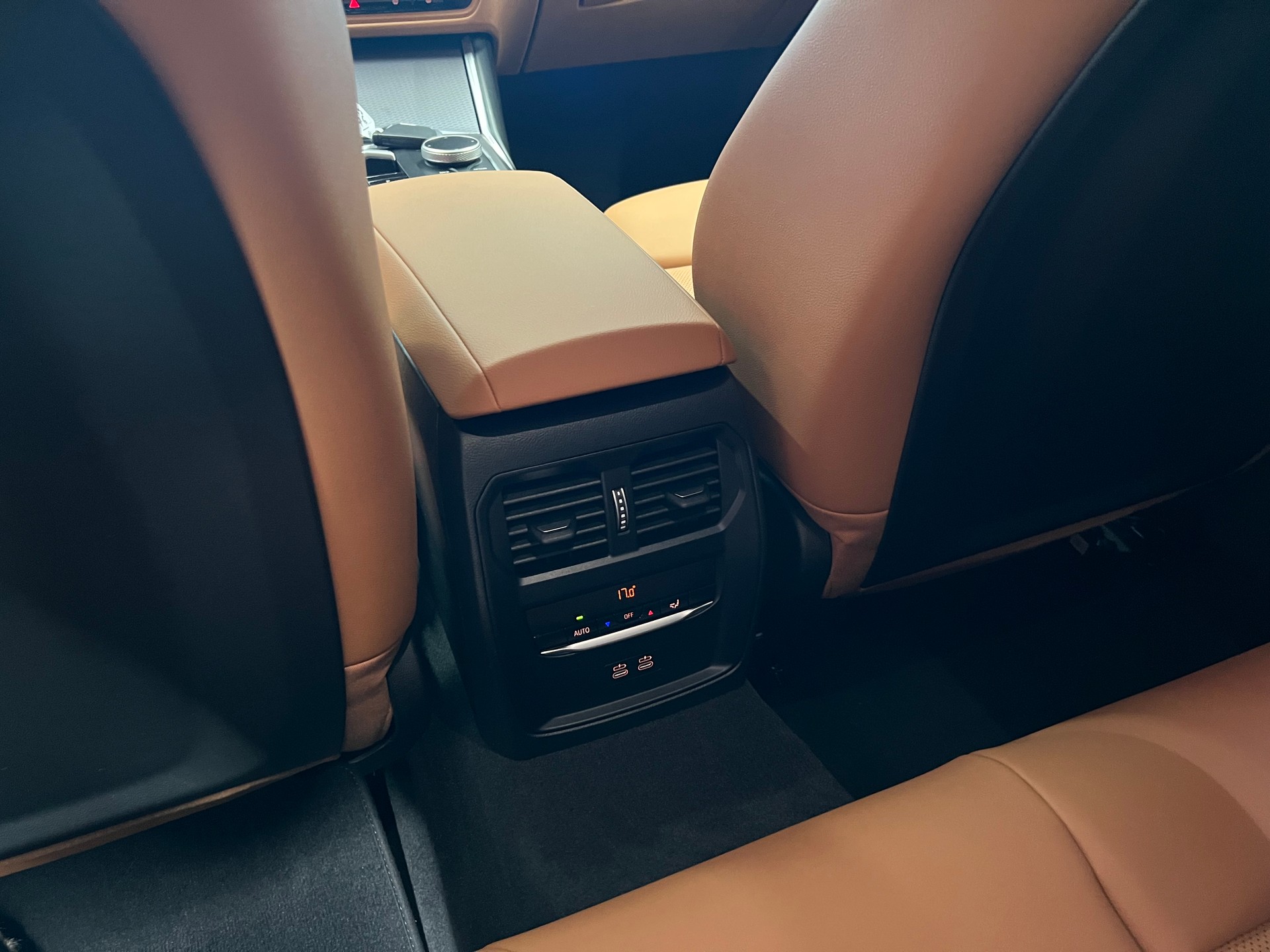BMW 320d xDrive 48V Touring Steptronic M Sport-image-17