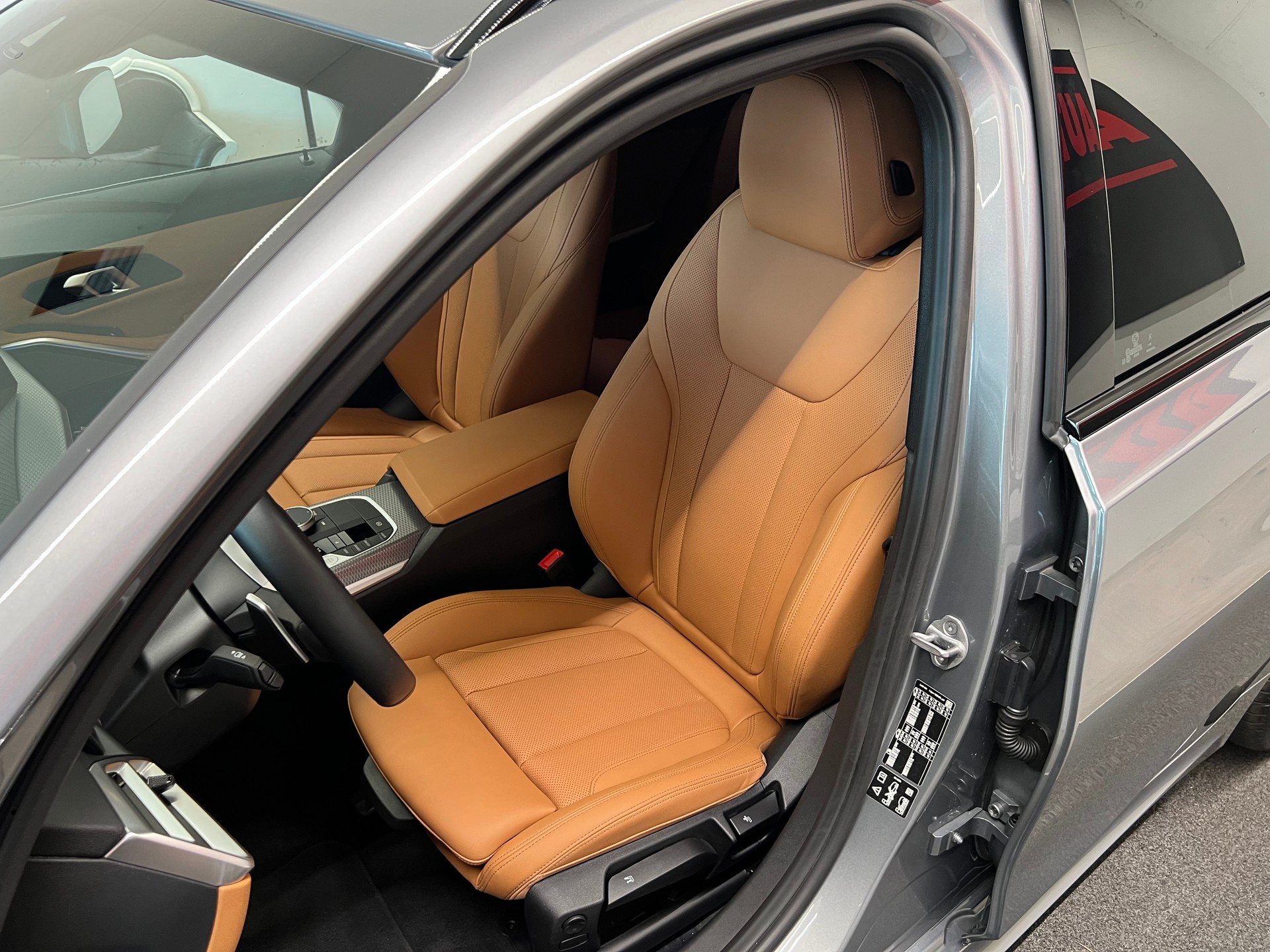 BMW 320d xDrive 48V Touring Steptronic M Sport-image-14