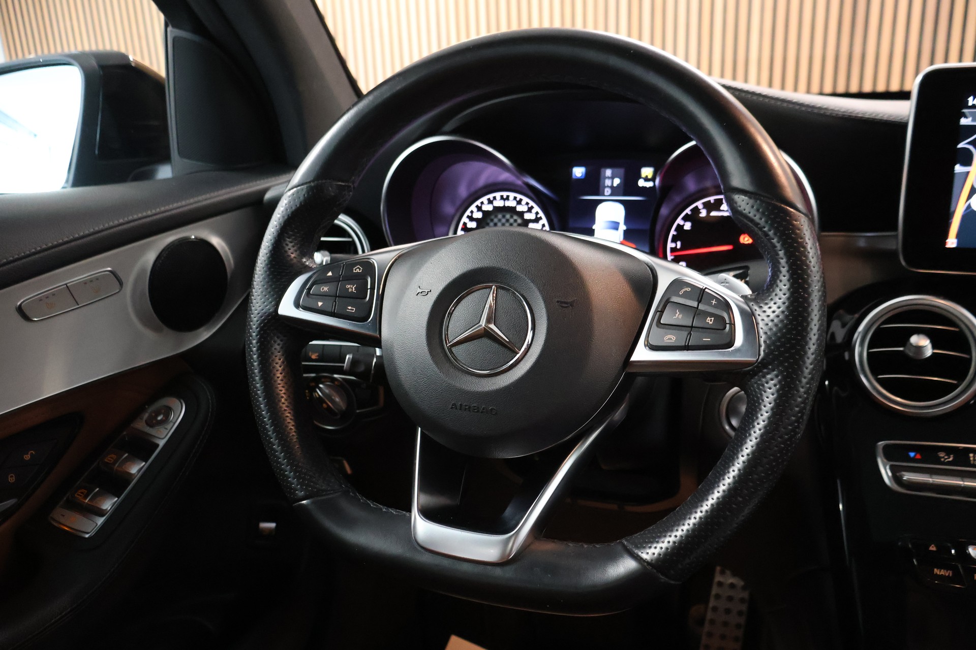 MERCEDES-BENZ GLC 43 AMG 4Matic 9G-Tronic-image-17