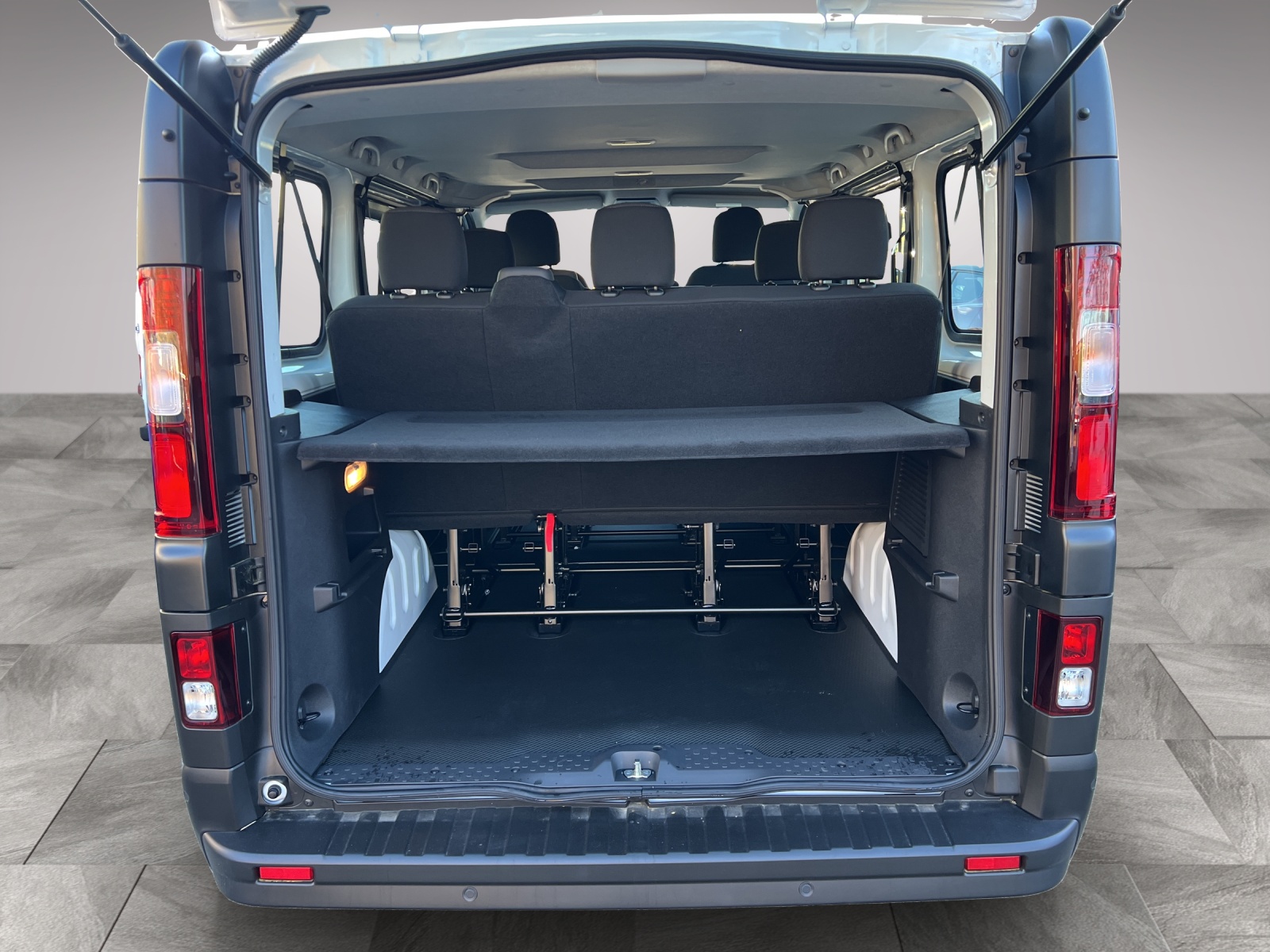 NISSAN Primastarr Kombi 2.8 t L1 H1 2.0 N-Connecta-image-7