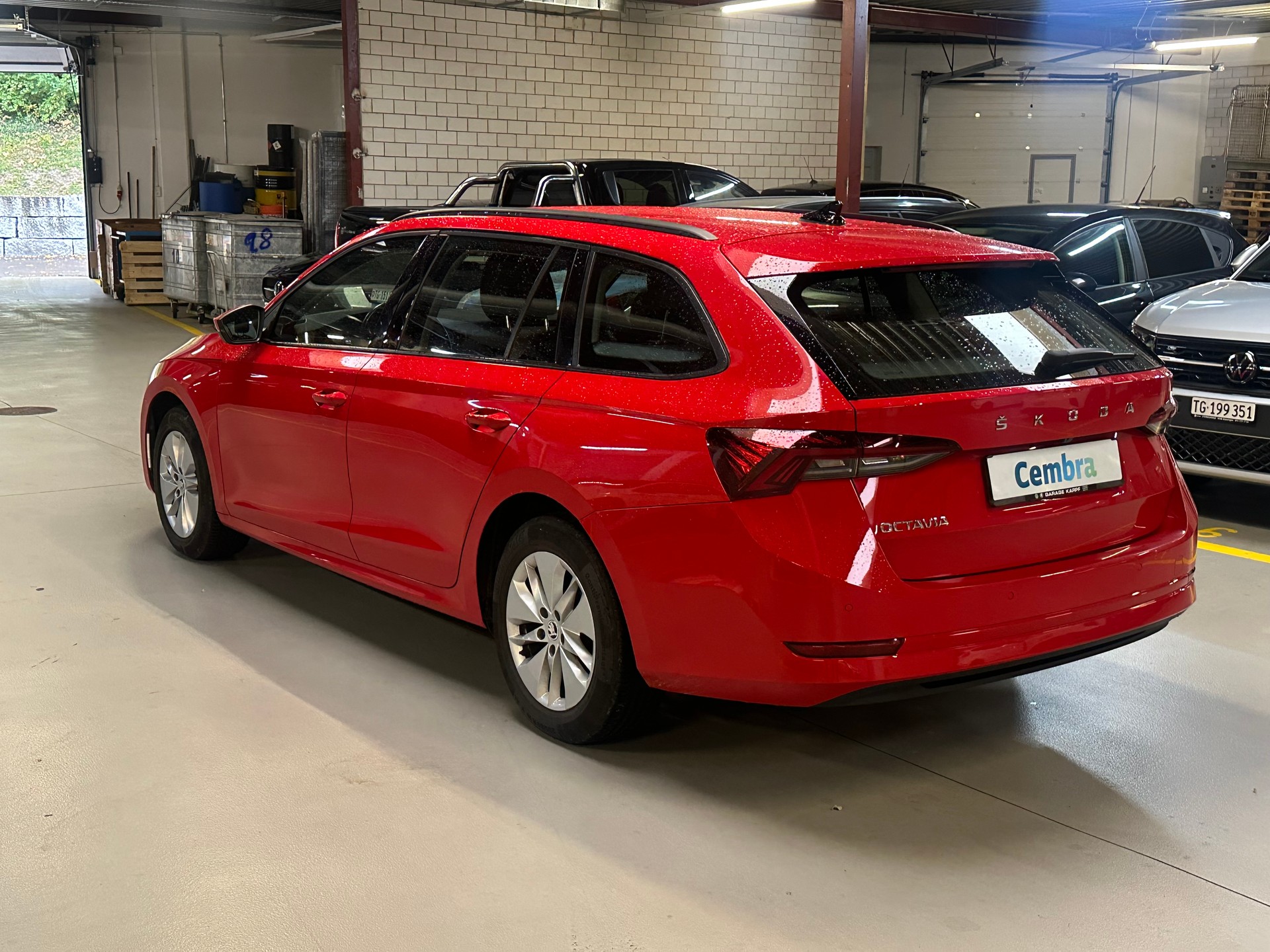 SKODA Octavia Combi 2.0 TDI DSG Ambition-image-2