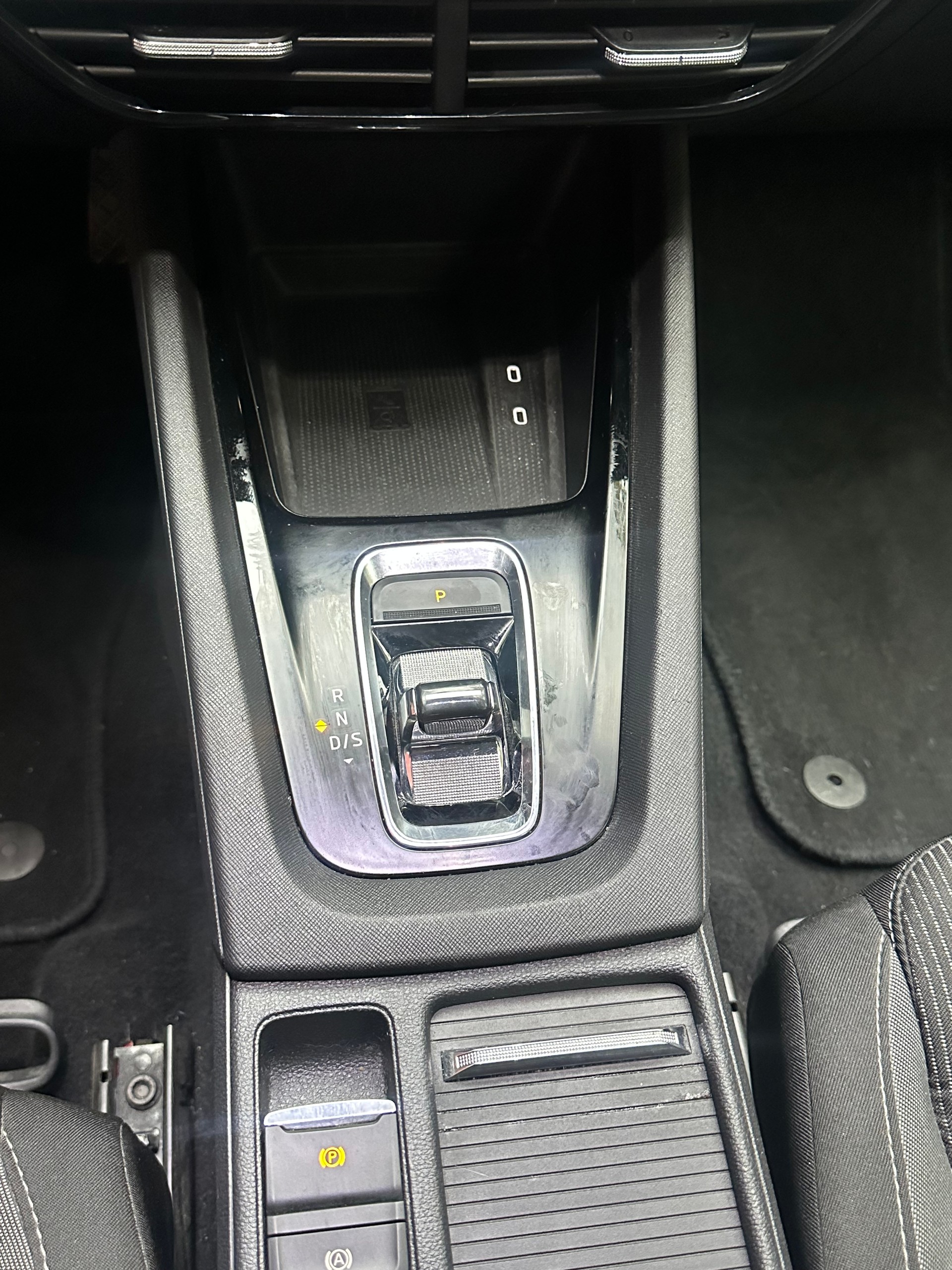 SKODA Octavia Combi 2.0 TDI DSG Ambition-image-8