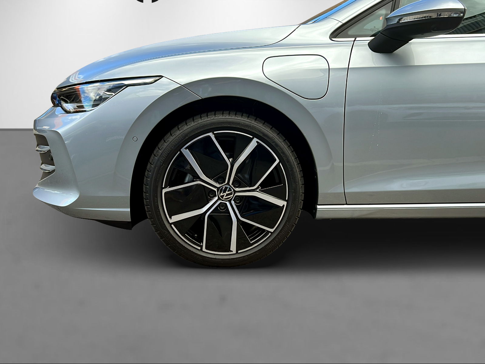VW Golf VIII 1.5 TSI PHEV Edition 50 DSG-image-2