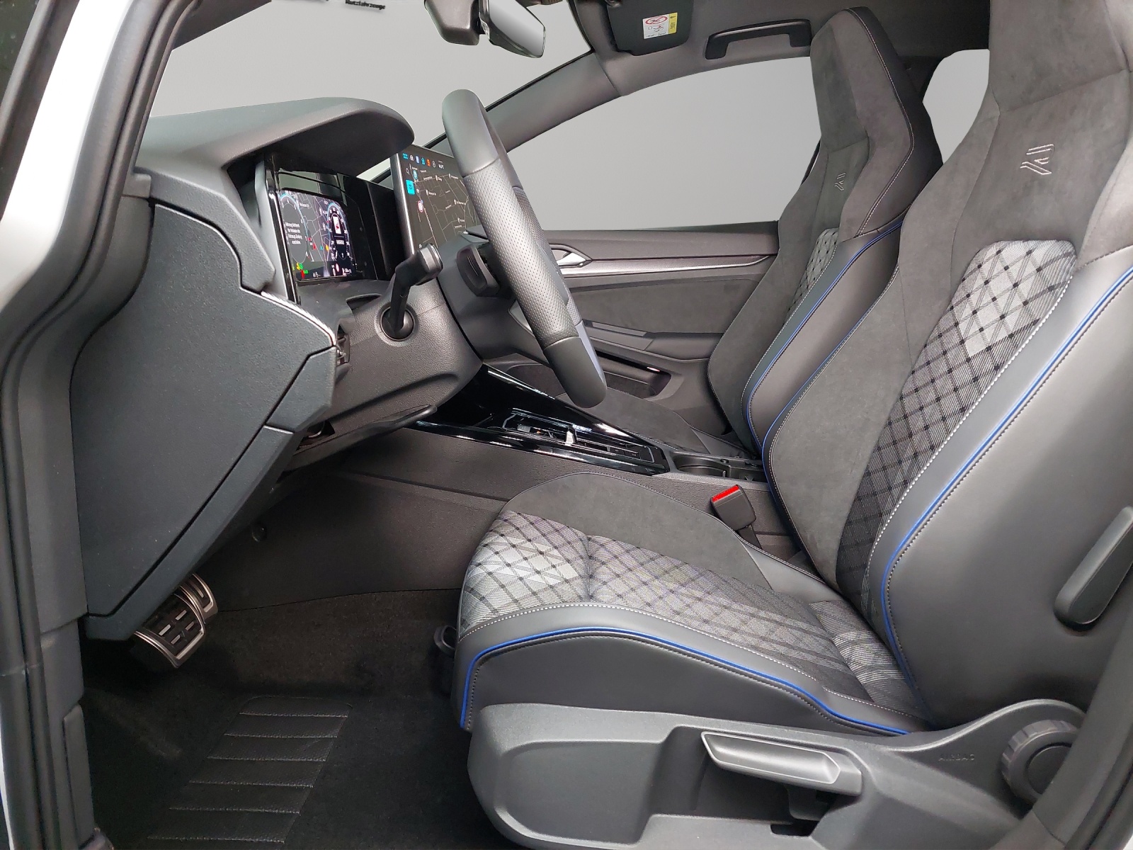 VW VW Golf R-Line-image-5