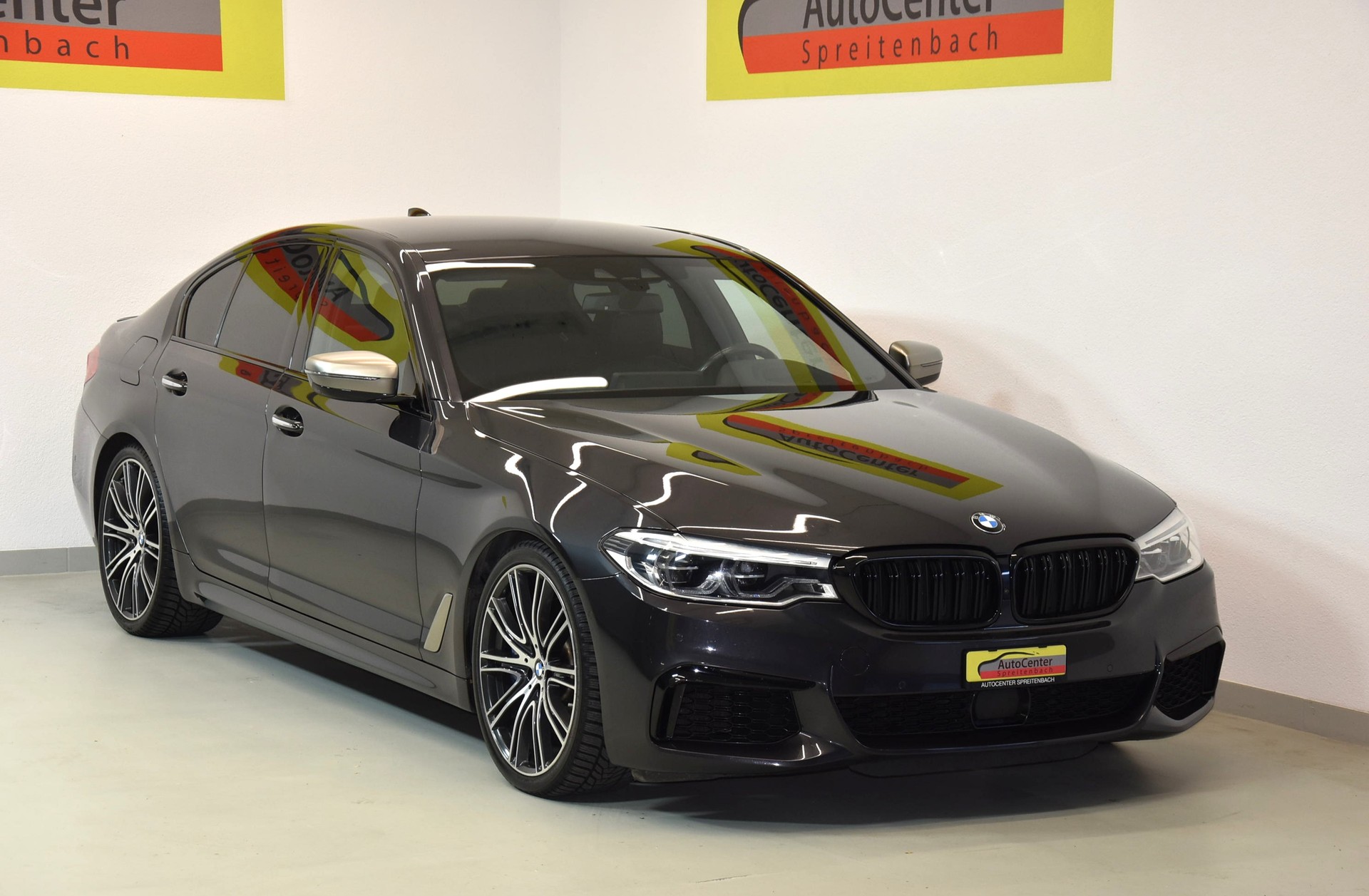 BMW M550i xDrive Steptronic-image-0