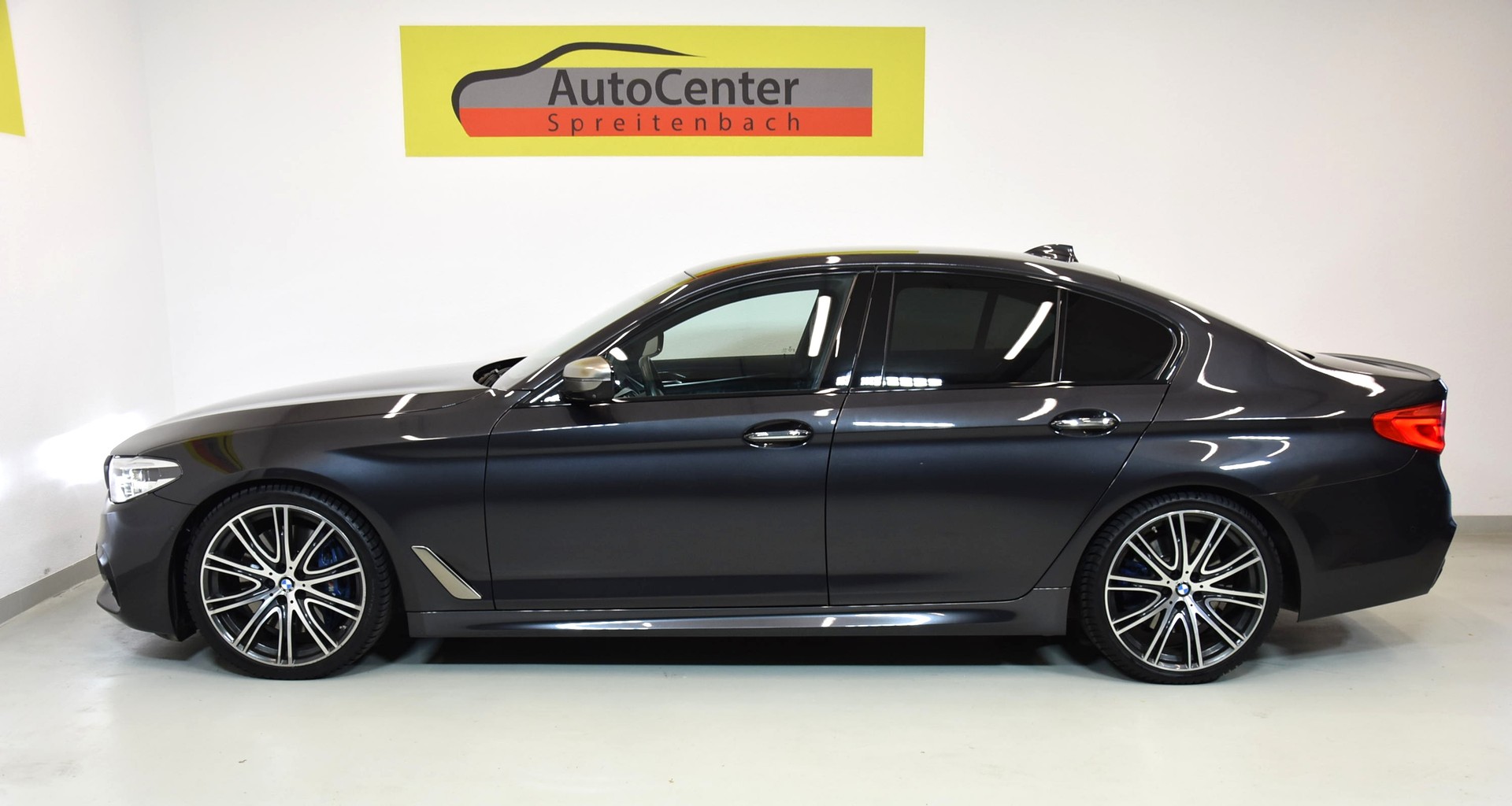 BMW M550i xDrive Steptronic-image-9
