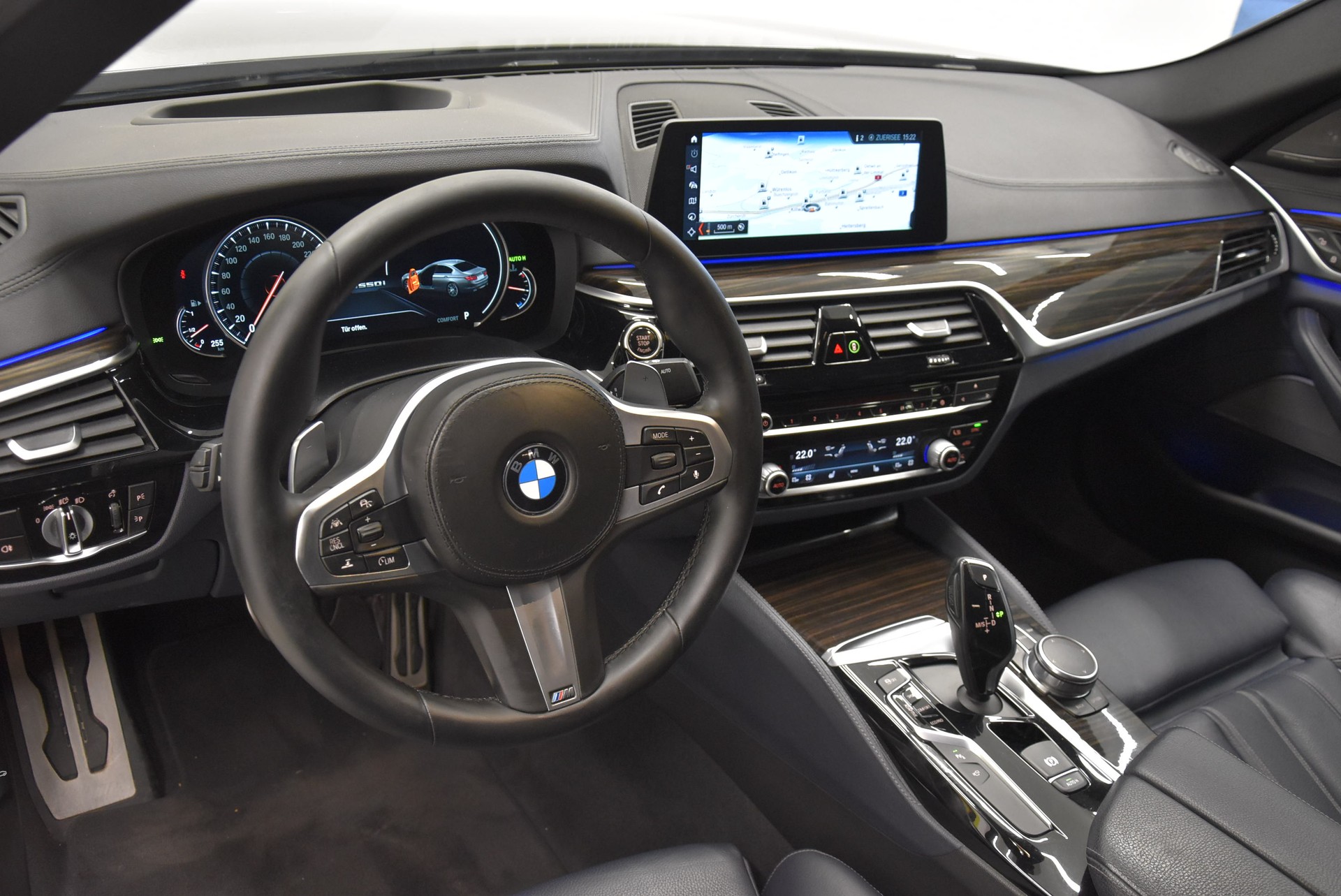 BMW M550i xDrive Steptronic-image-5