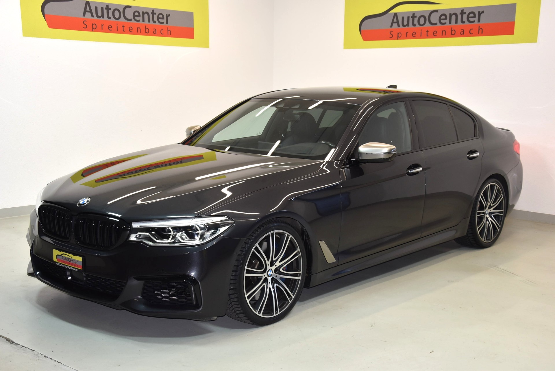BMW M550i xDrive Steptronic-image-1