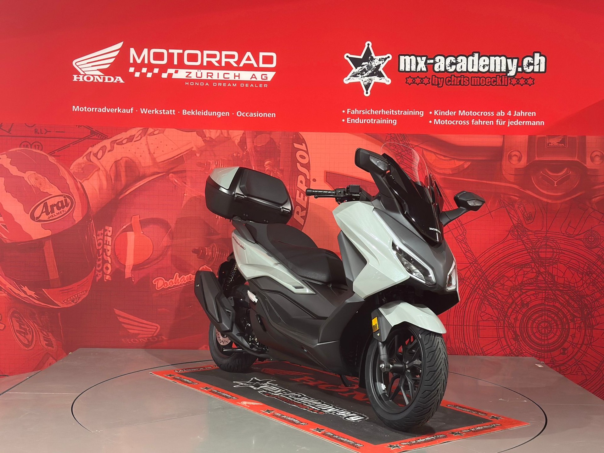 HONDA Forza 350 Smart Top Box 2026*Neufahrzeug**Pearl Falcon Grey**Modell 2026**-showroom-element-1
