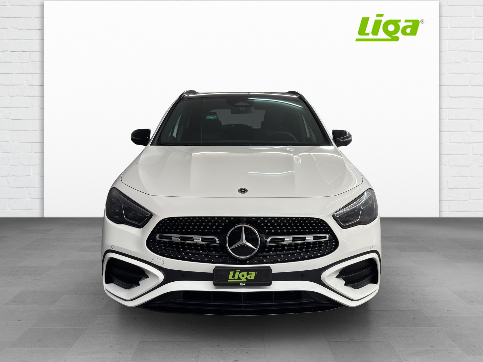 MERCEDES-BENZ GLA 250 e AMG Line EQ Star-image-2