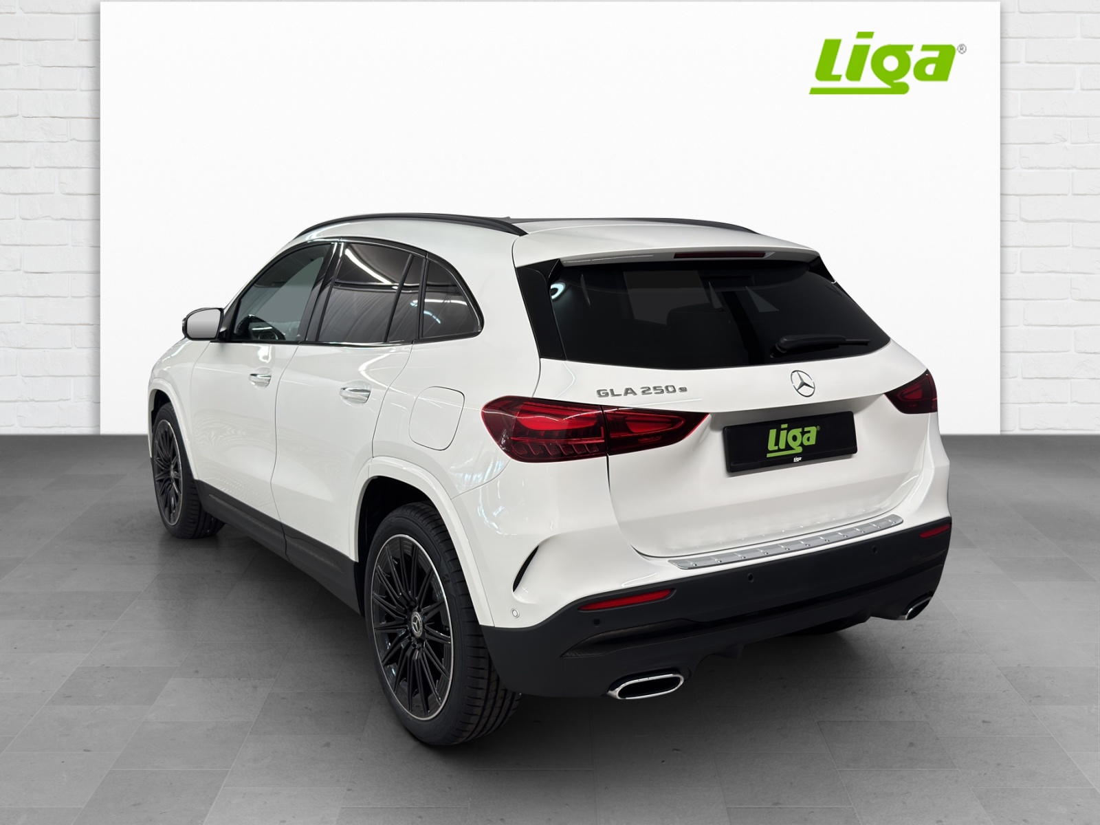 MERCEDES-BENZ GLA 250 e AMG Line EQ Star-image-3