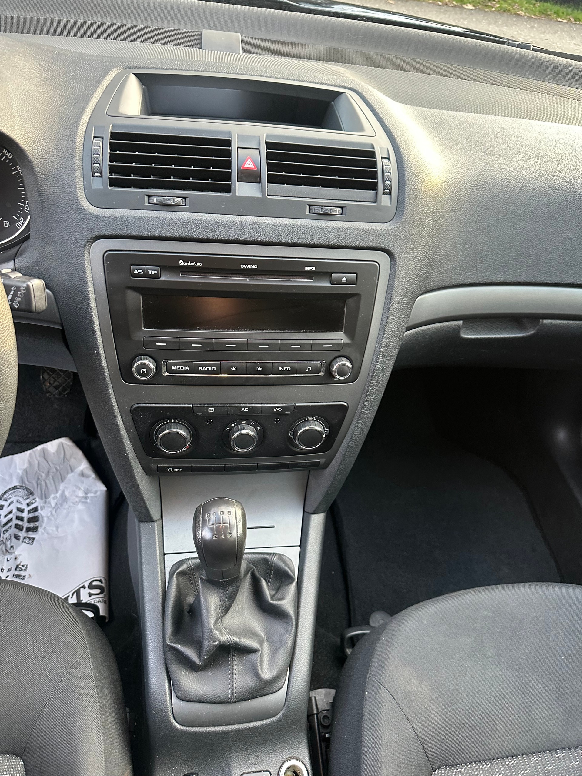 SKODA Octavia Combi 1.2 TSI Ambiente-image-11