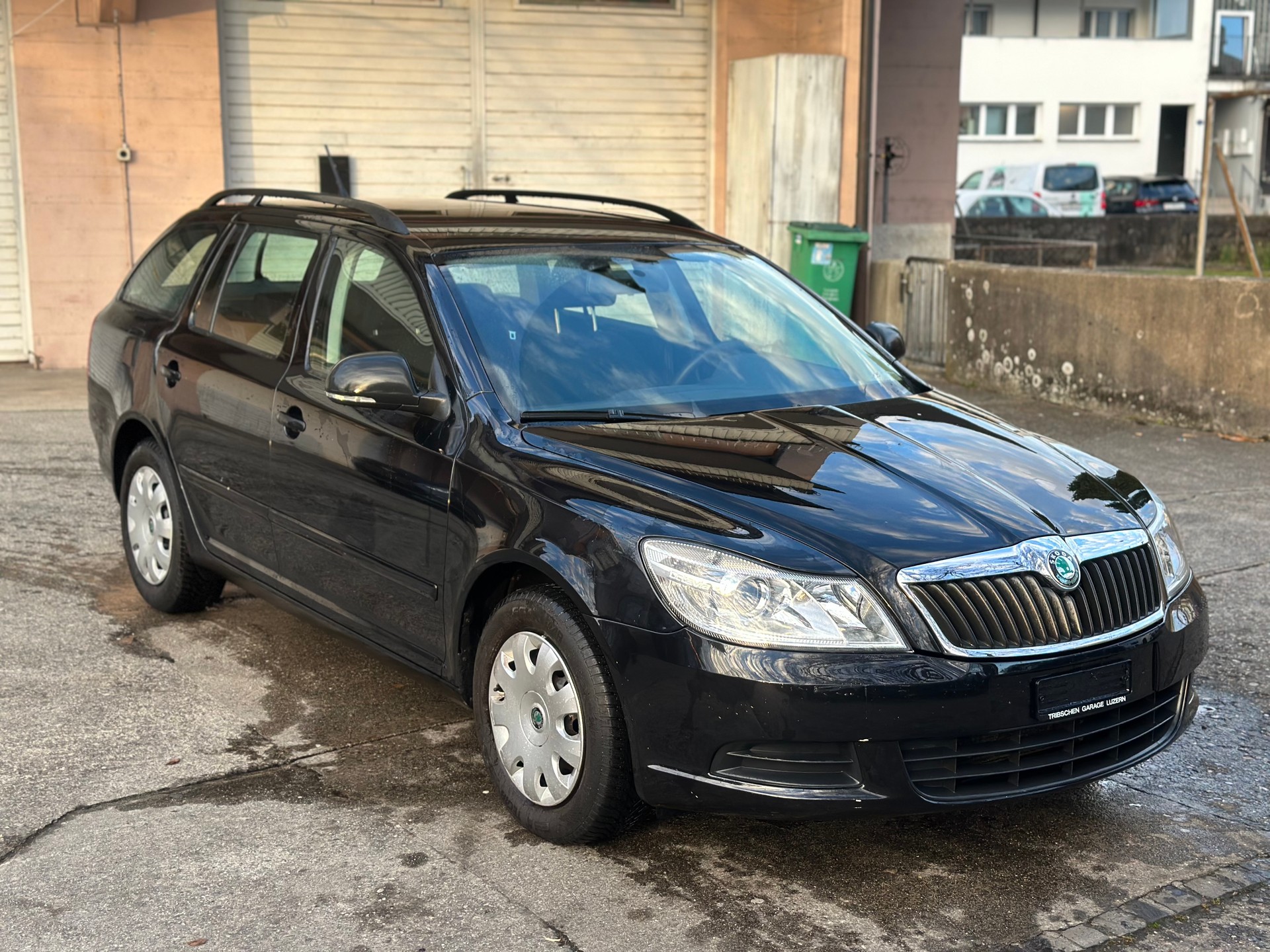 SKODA Octavia Combi 1.2 TSI Ambiente-image-1