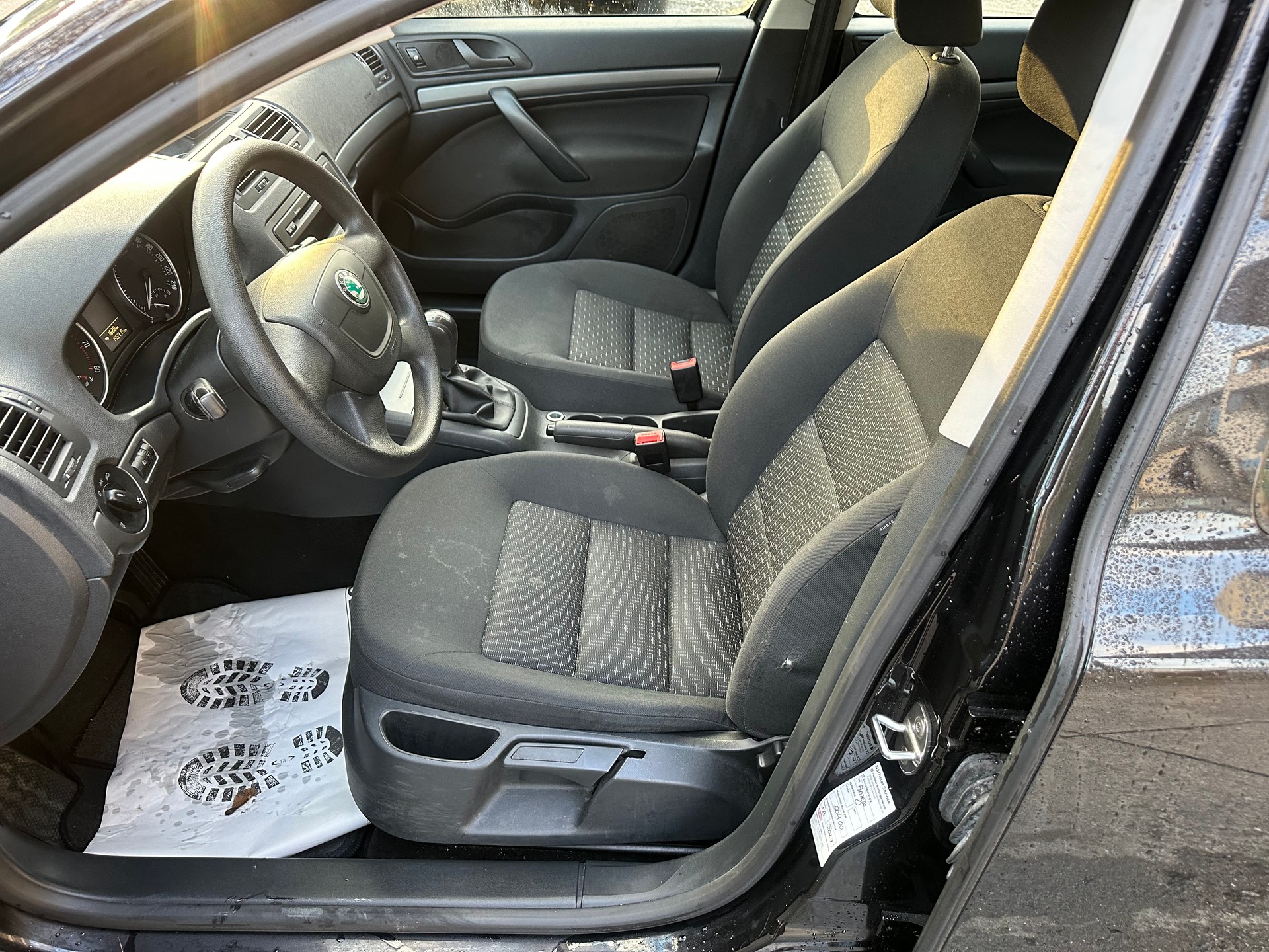 SKODA Octavia Combi 1.2 TSI Ambiente-image-10