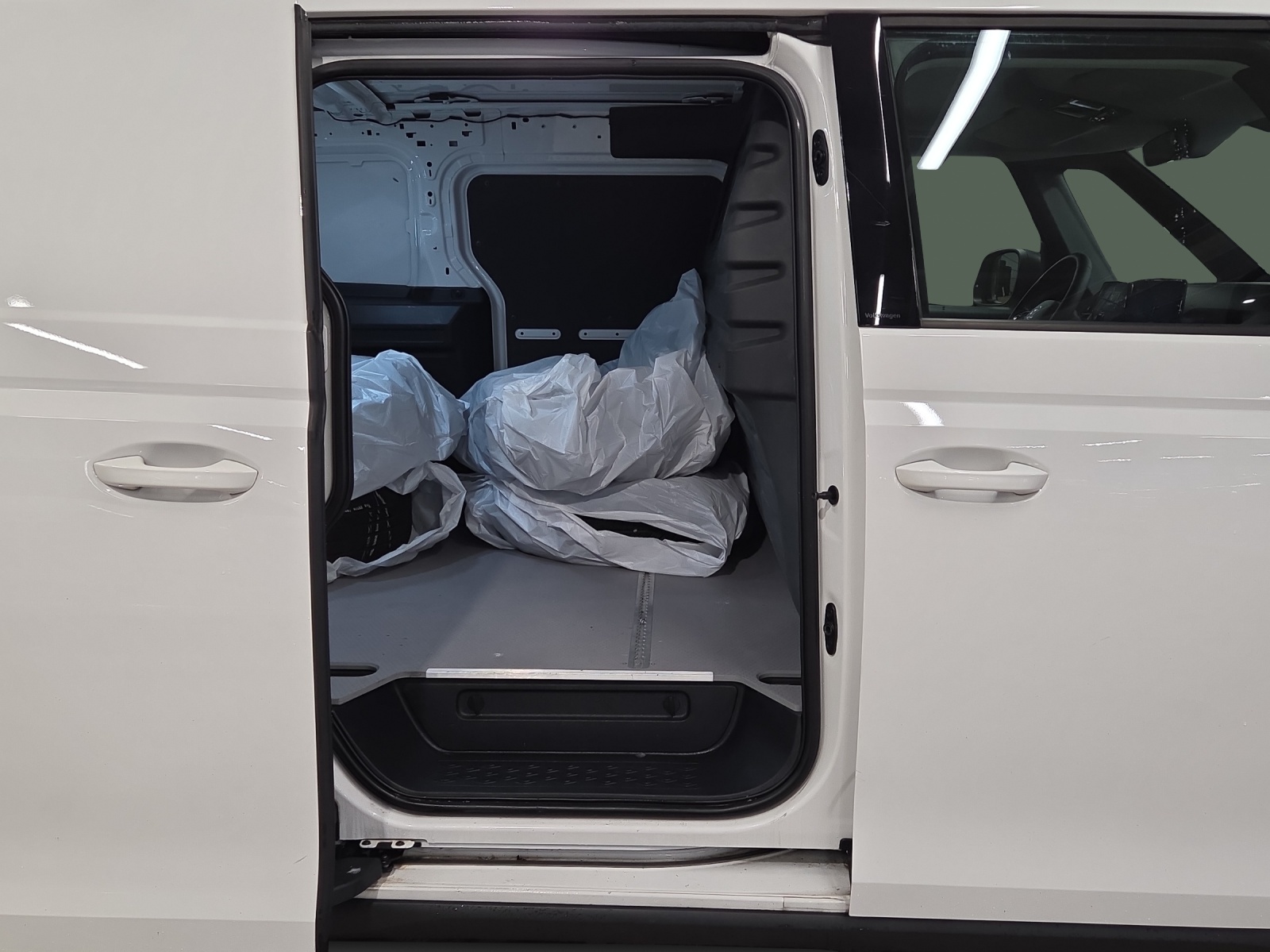 VW ID. Buzz Cargo-image-14