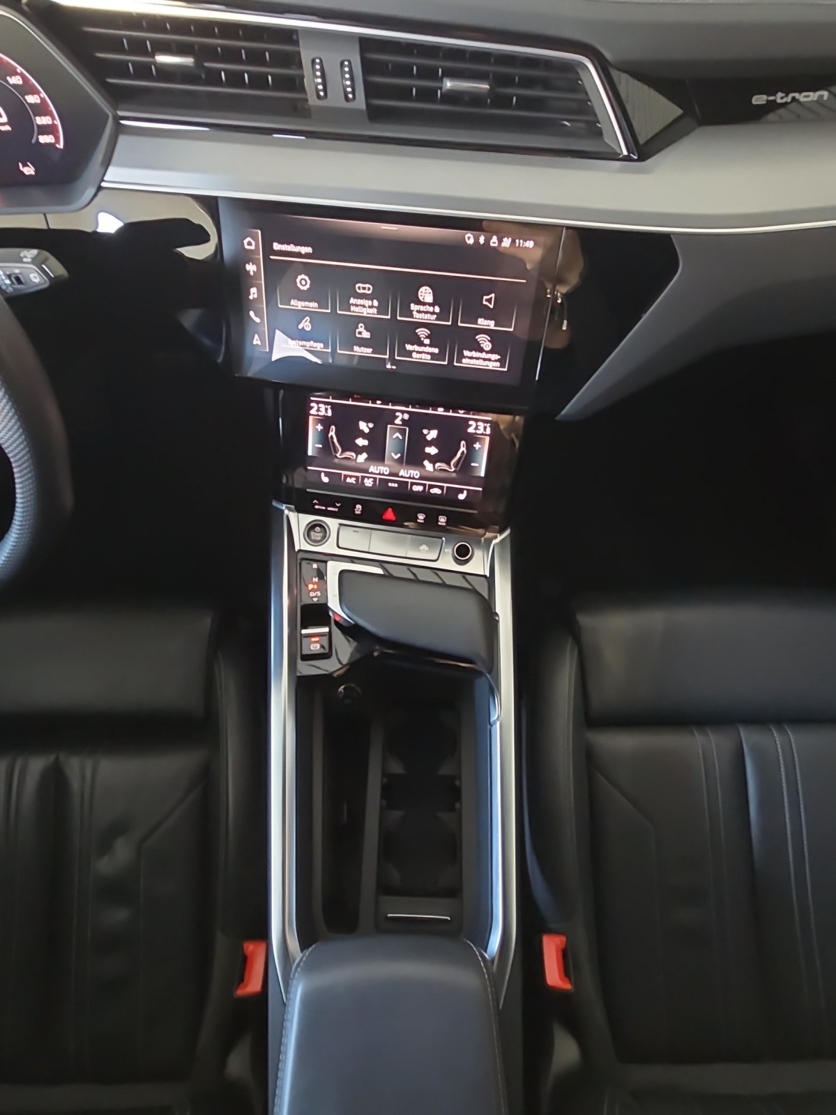 AUDI e-tron 55 S Line quattro-image-15