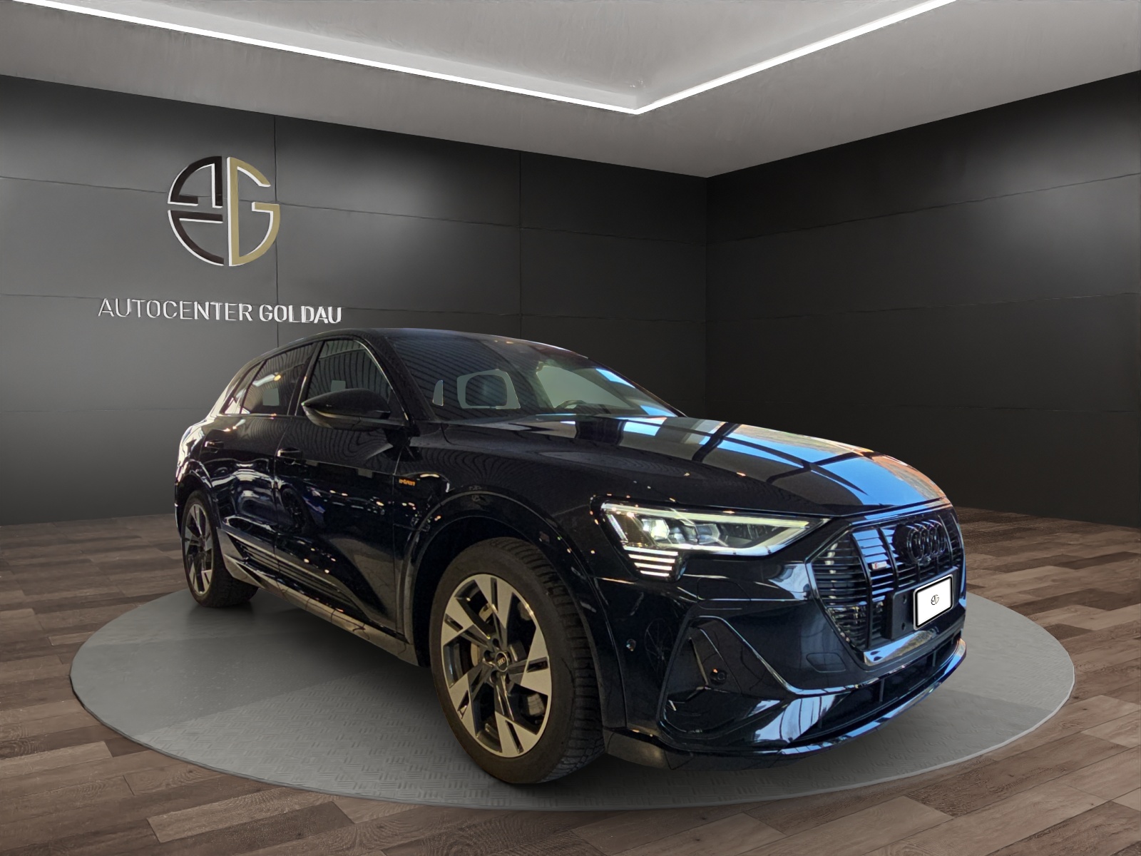 AUDI e-tron 55 S Line quattro-image-5