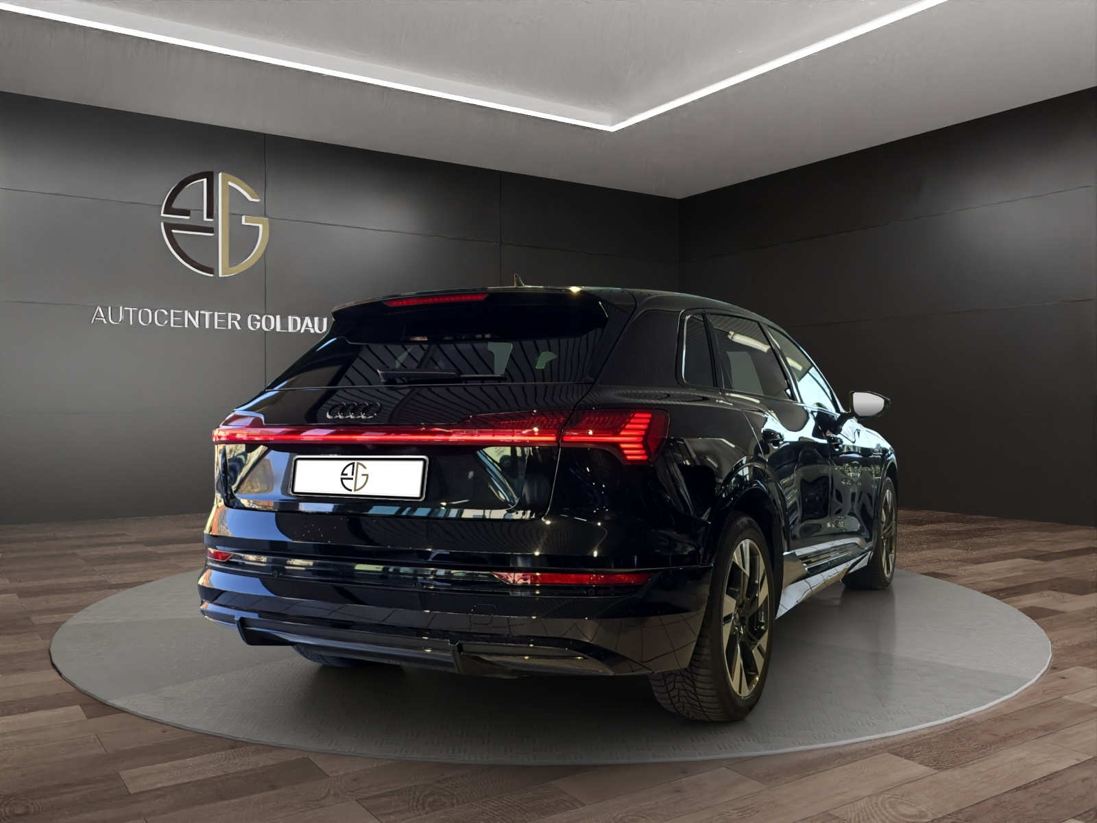 AUDI e-tron 55 S Line quattro-image-3