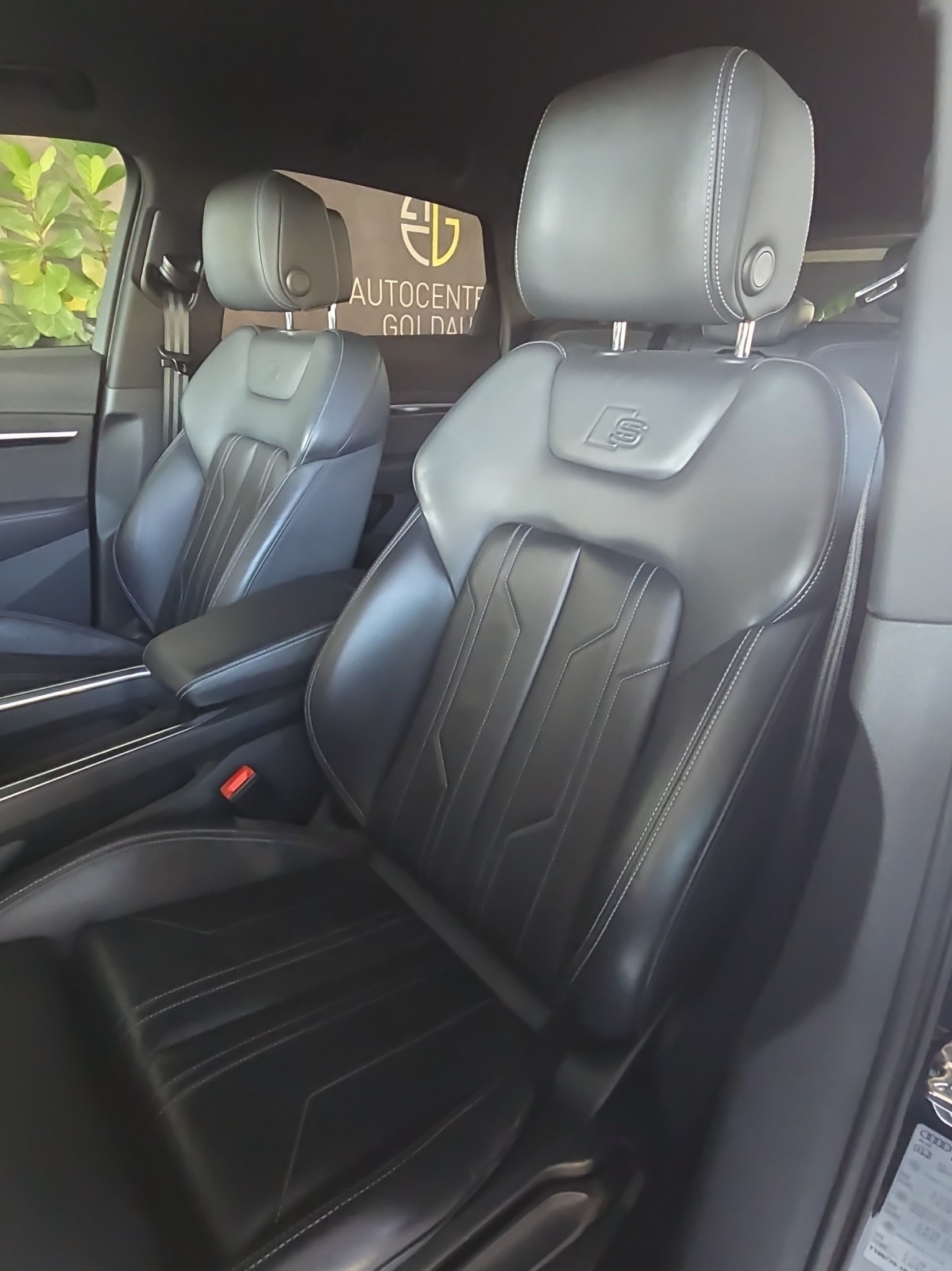 AUDI e-tron 55 S Line quattro-image-11